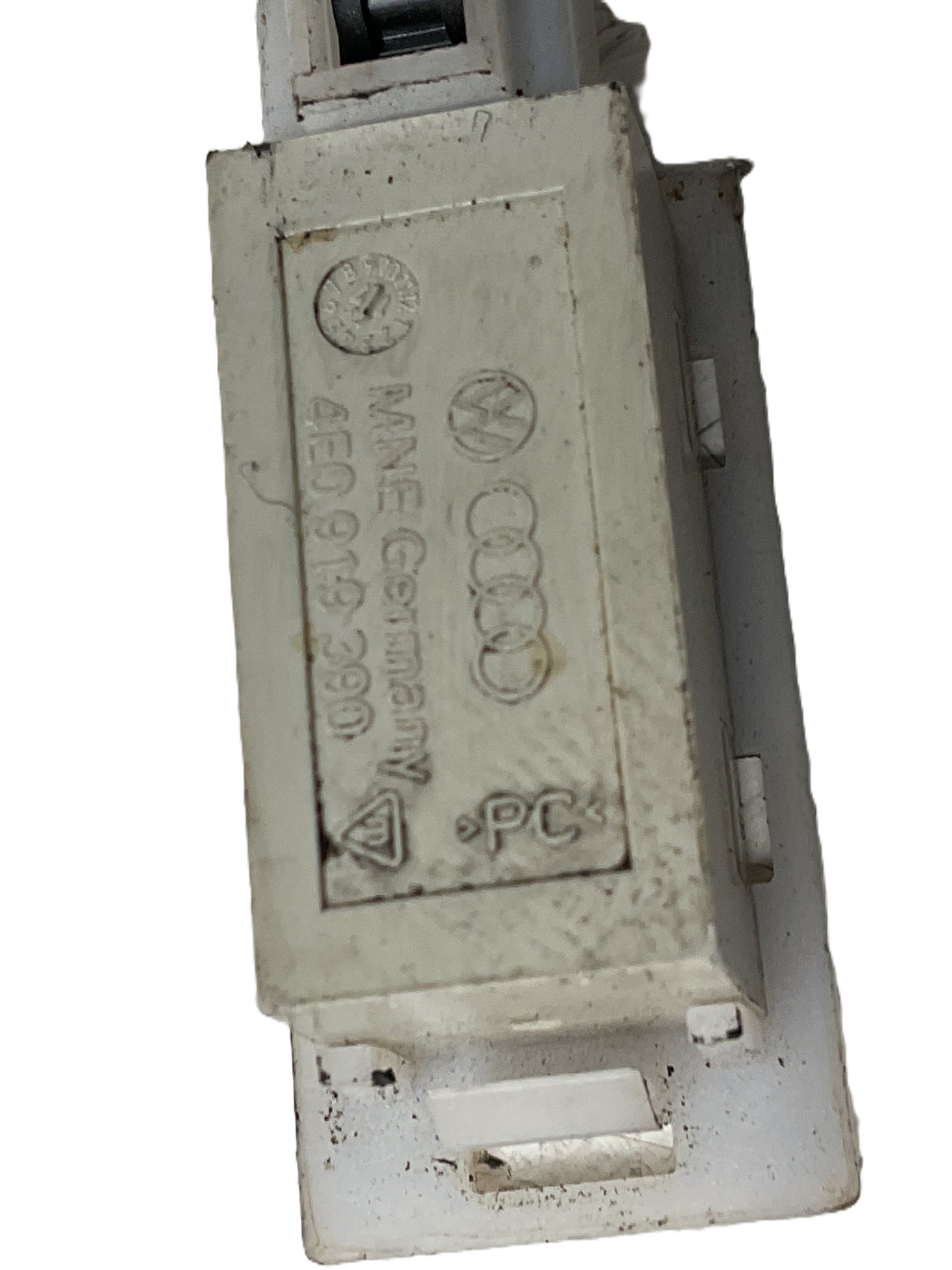 Enchufe luz interior Audi 4E0919390 - E0919390