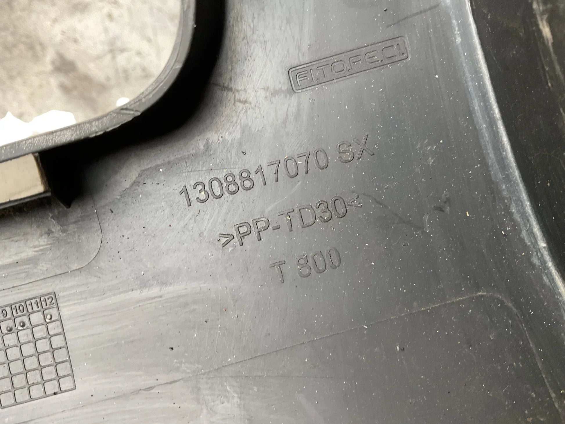 Moldura Guardabarros Del izq Fiat Peugeot Citroen - 1308817070