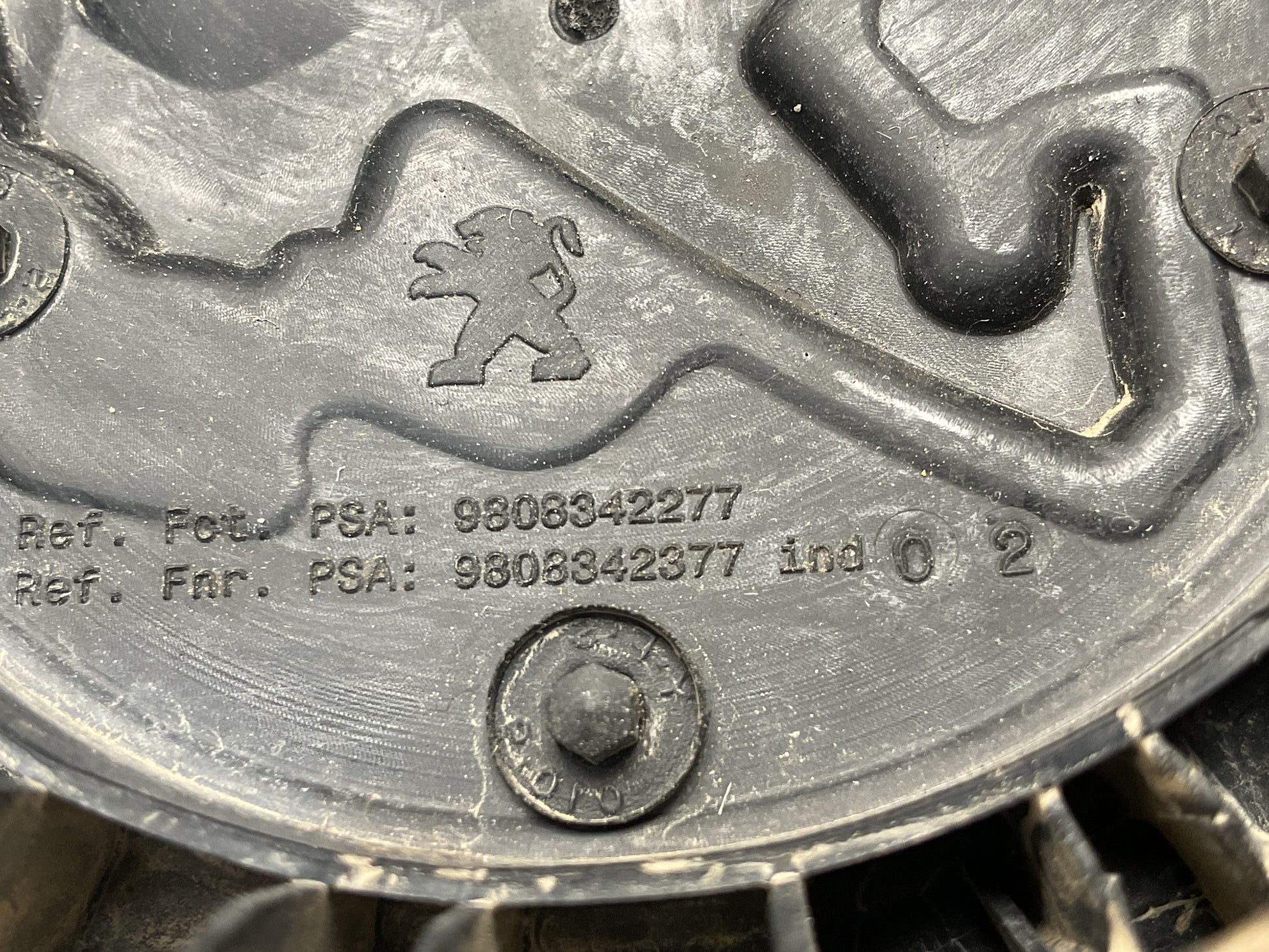 Tapacubos Peugeot Partner 20-26