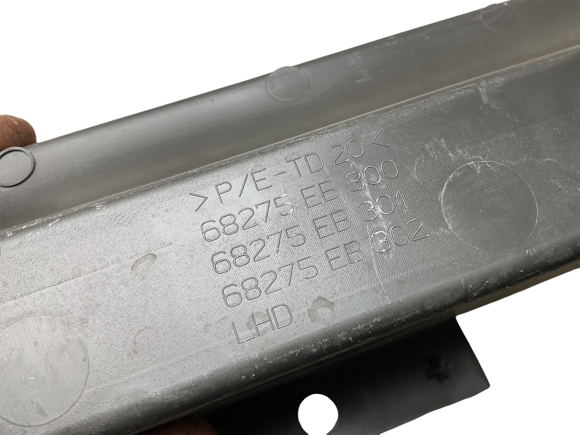 Bandeja Guantera Nissan Navara Pathfinder 05-15 - 68275EB300