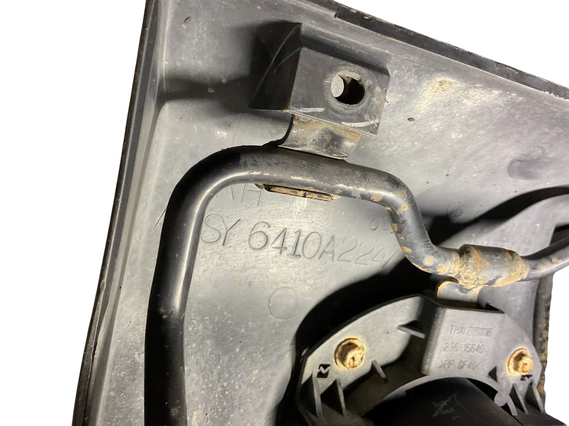 Paragolpes Trasero Mitsubishi L200 05-15 - 