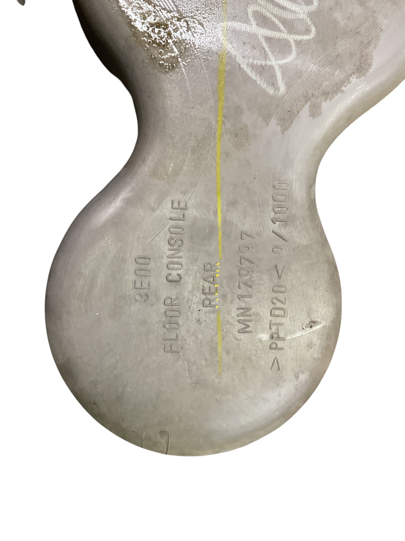 Consola central Mitsubishi L200 06-16 - MN179797