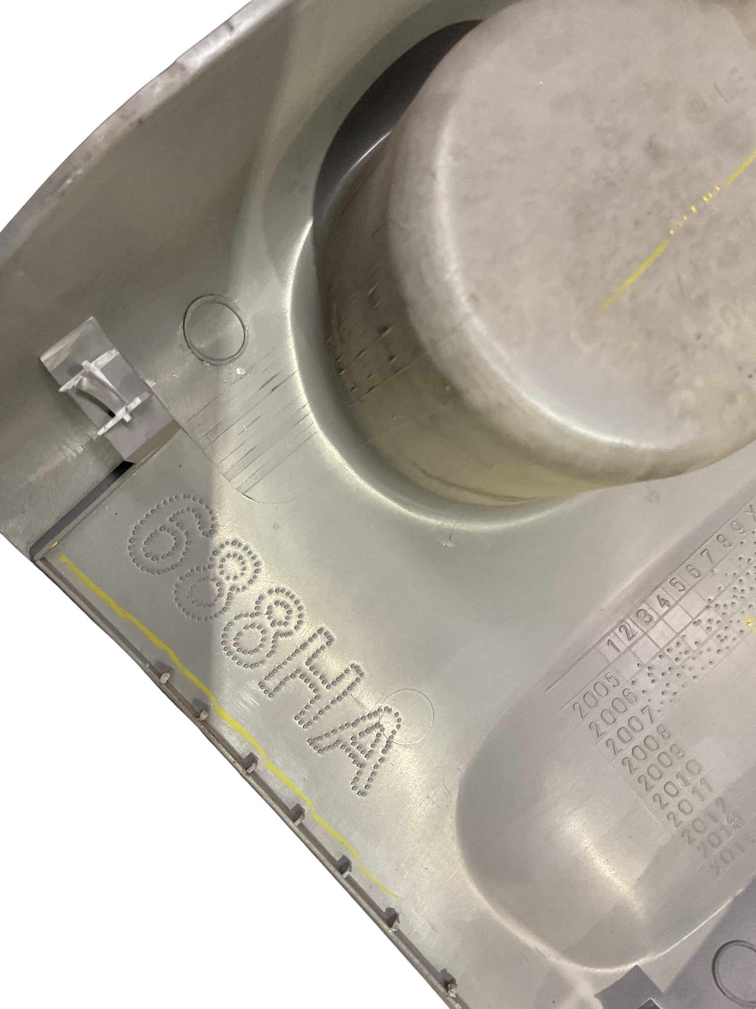 Consola central Mitsubishi L200 06-16 - MN179797