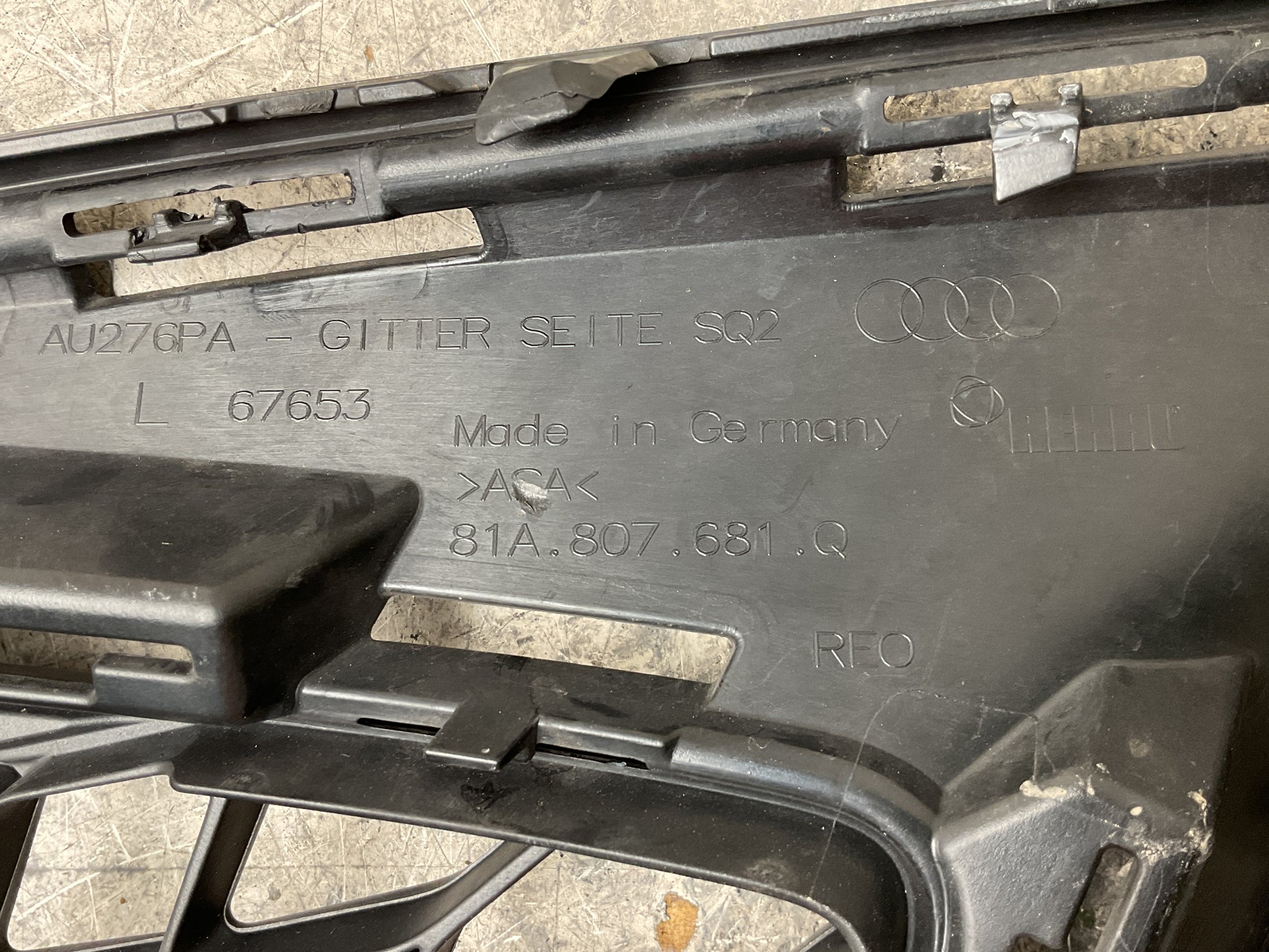 Rejilla del izq Audi Q2 2020-2025 - 81A807681Q