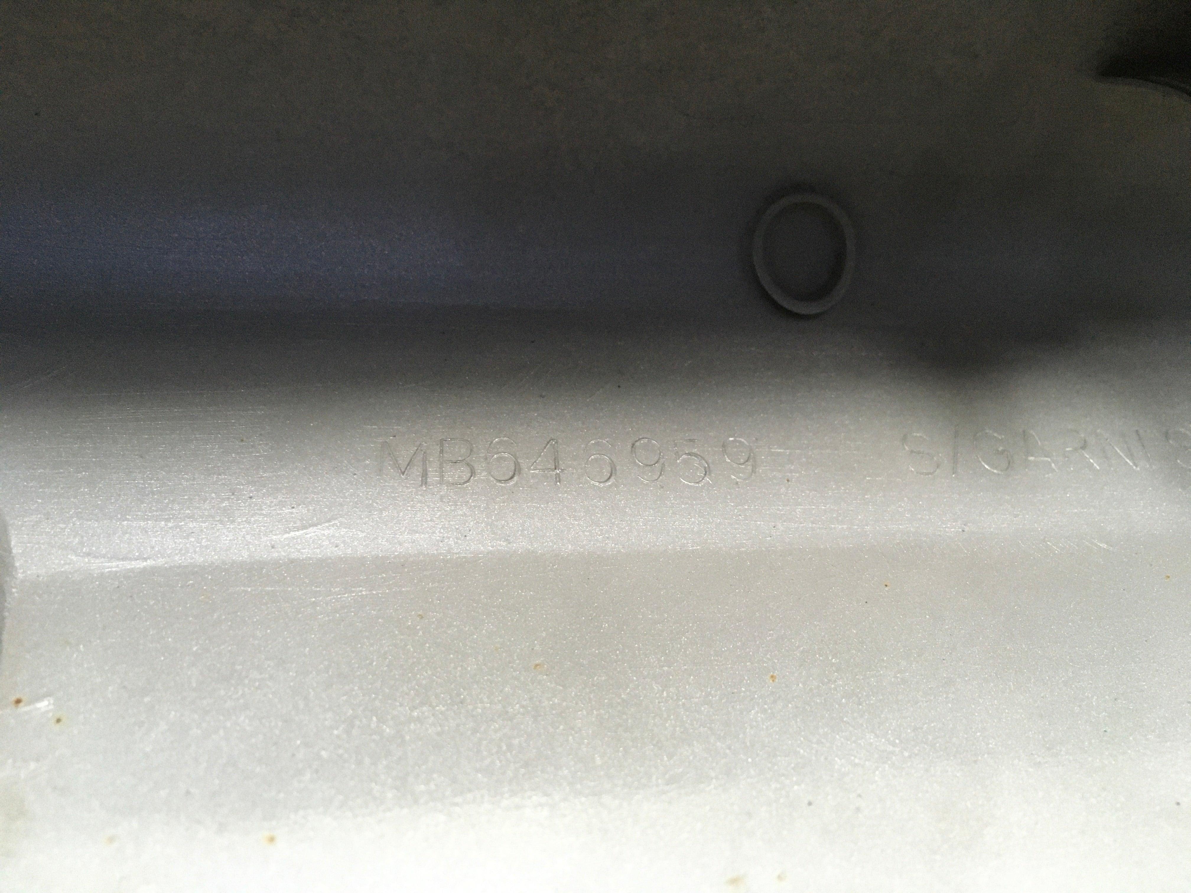 Estribera izquierda Mitsubishi Pajero MB646959 - AutoRR MB646959_