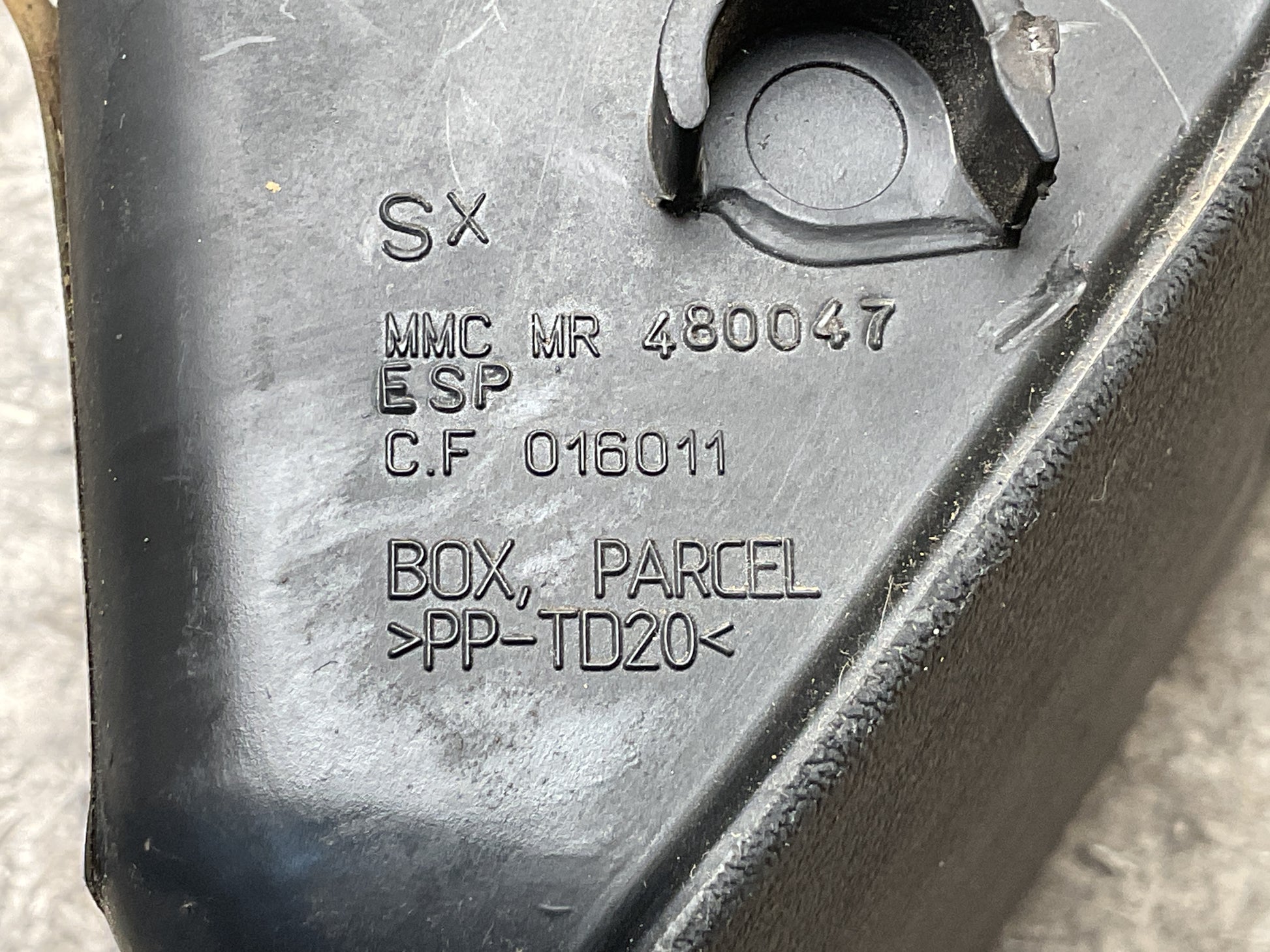 Bandeja izq salpicadero Mitsubishi Pajero Pinin - MR480047