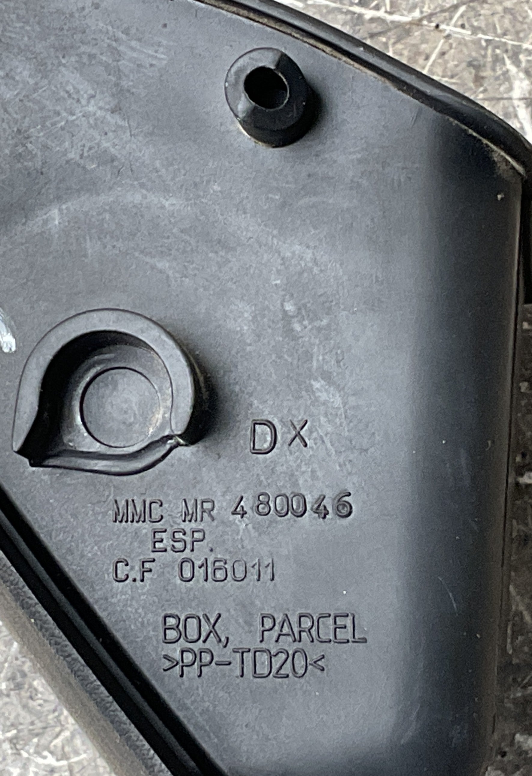 Bandeja dcha salpicadero Mitsubishi Pajero Pinin - MR480046