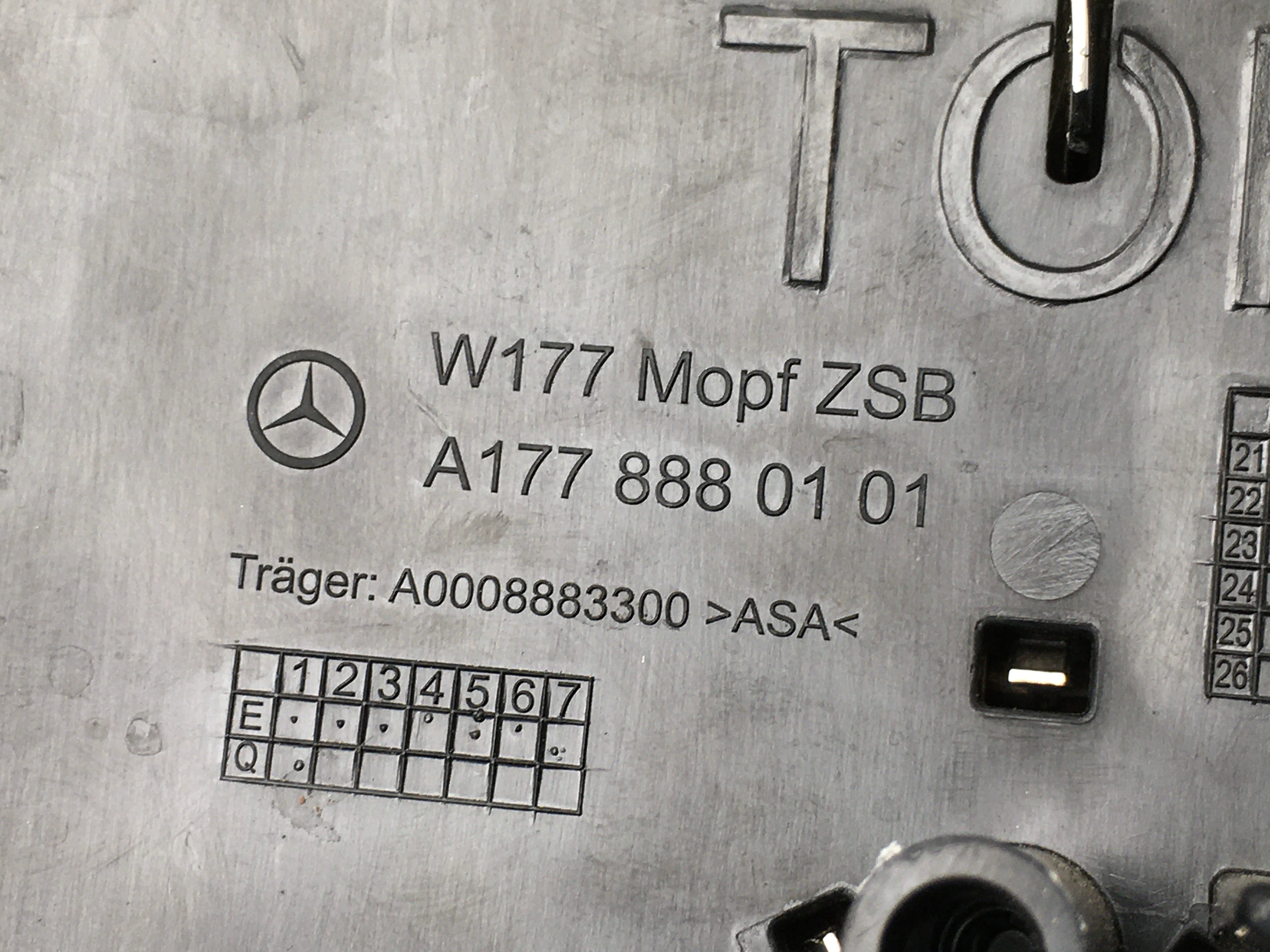 Emblema marca Mercedes W177