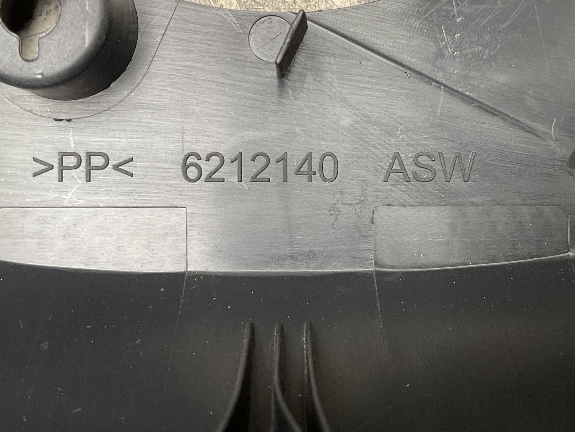 Tapa inferior Volante Toyota Auris 12-18 - 6212140