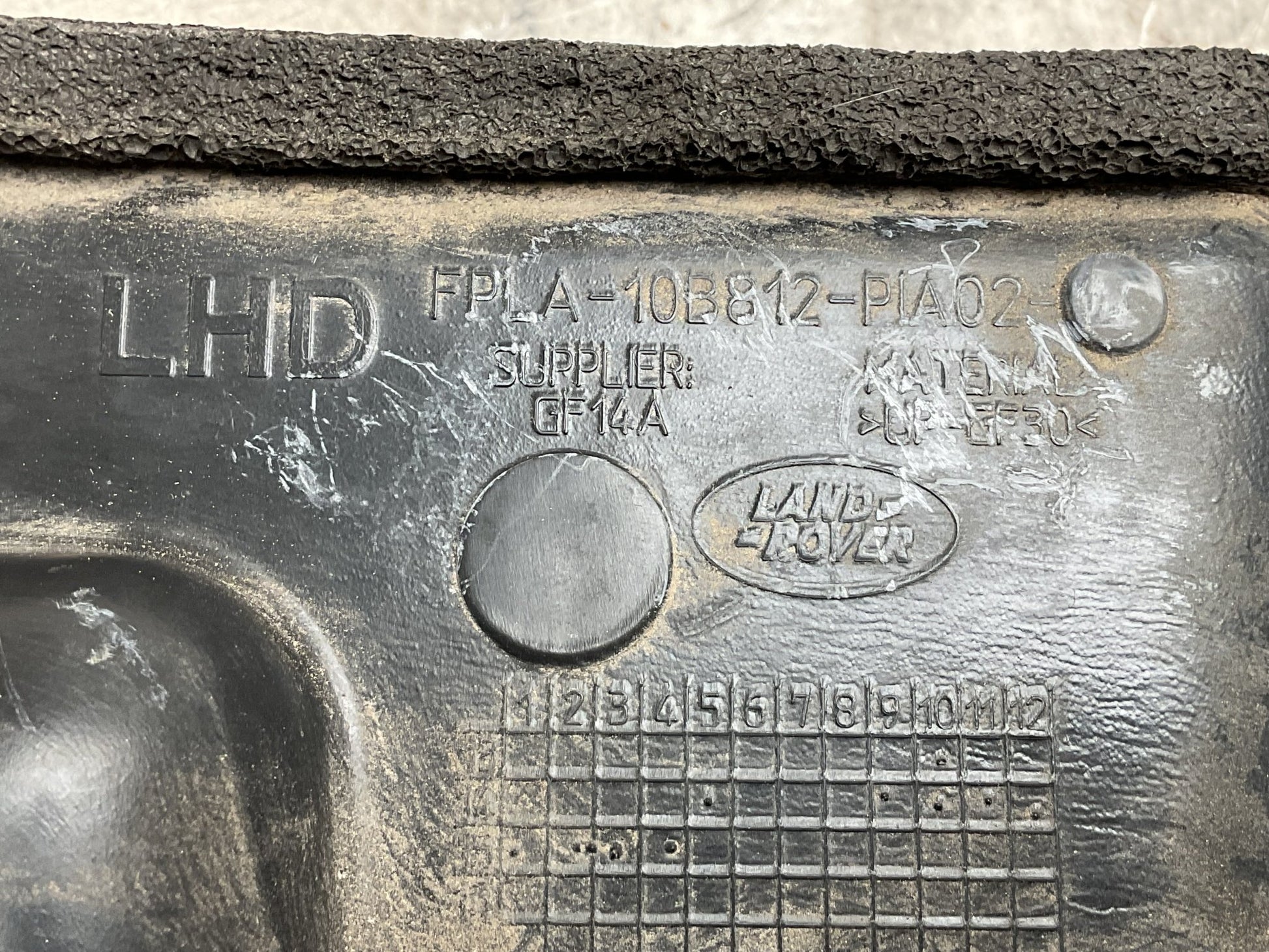 Aislador izq Motor Rover L405 L494 - FPLA10B812