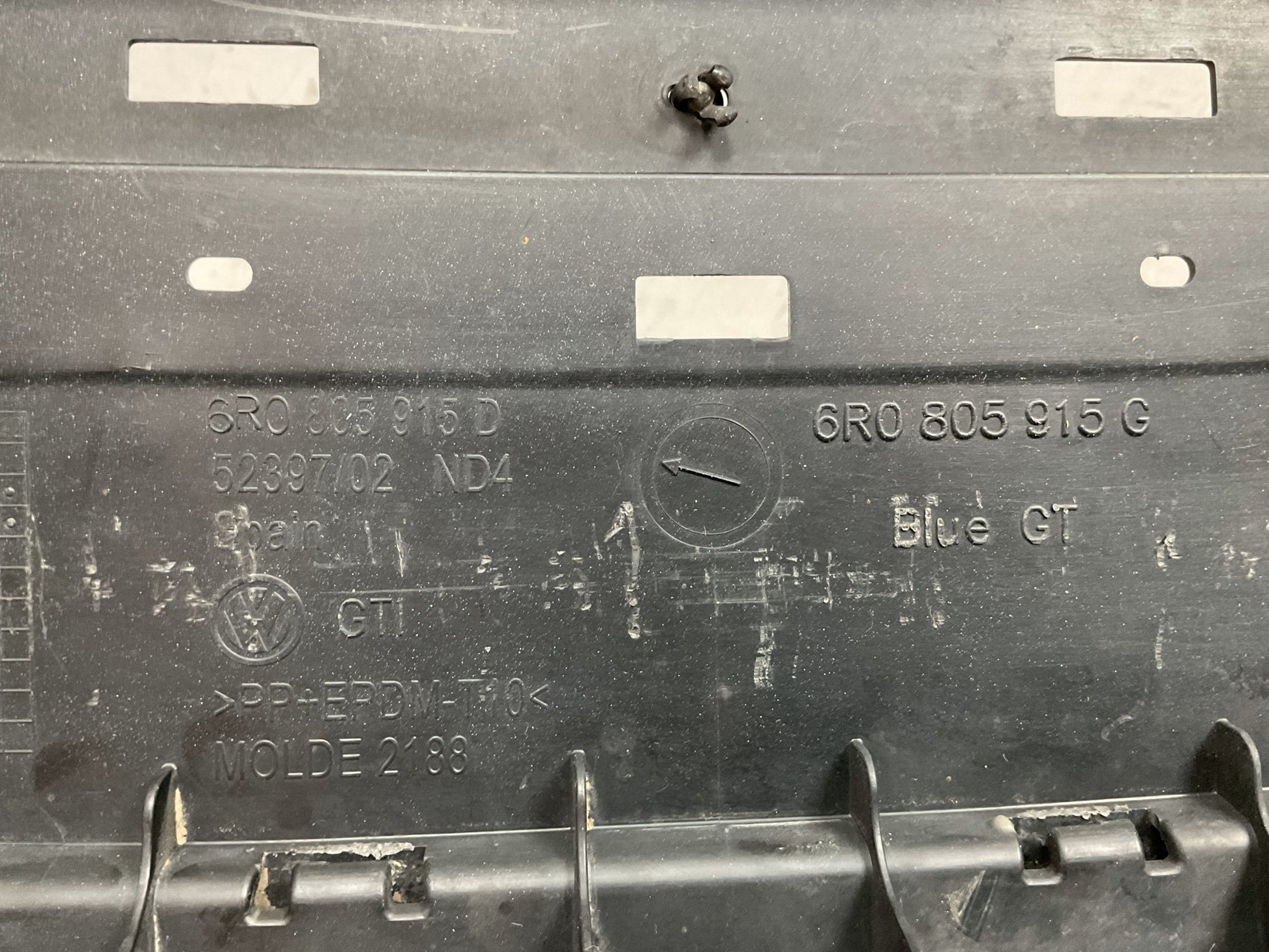 Aleron paragolpes delantero VW Polo V 6R - 6R0805915D