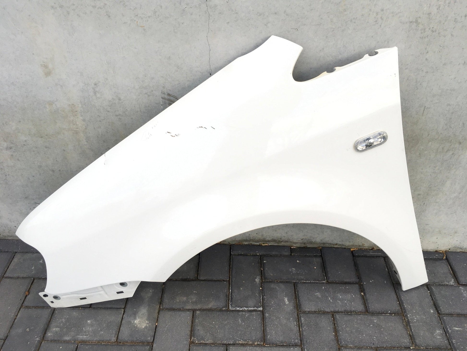 Aleta del izq VW Caddy III - 2K0821021