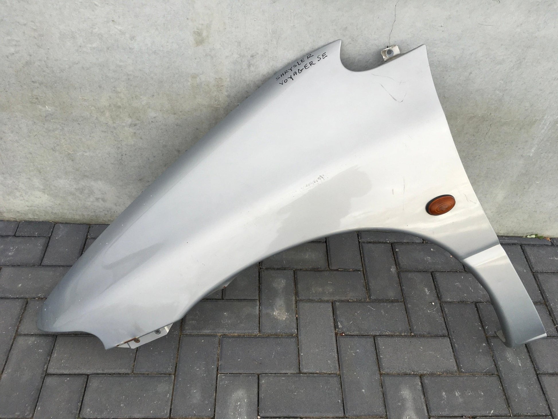 Aleta izquierda Chrysler Voyager III - 