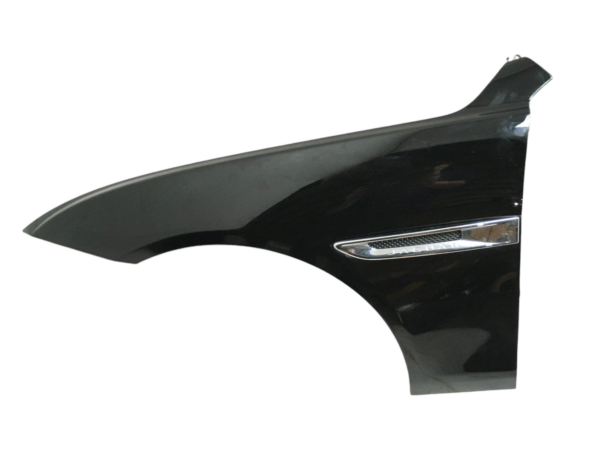 Aleta izquierda Jaguar XE - T4N2637