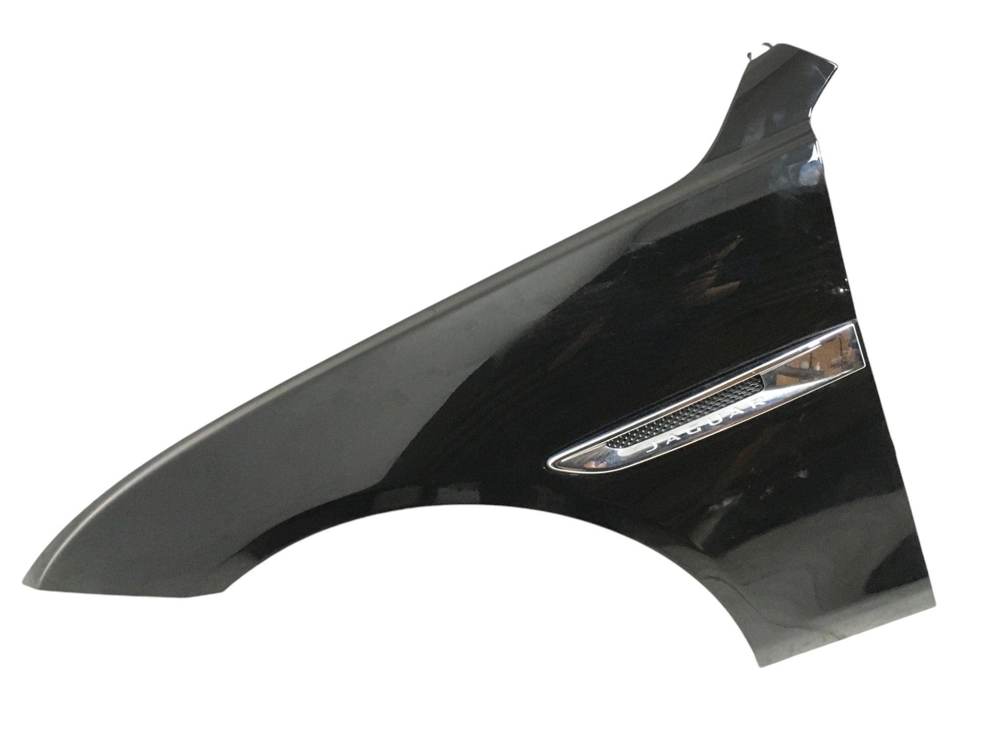 Aleta izquierda Jaguar XE - T4N2637