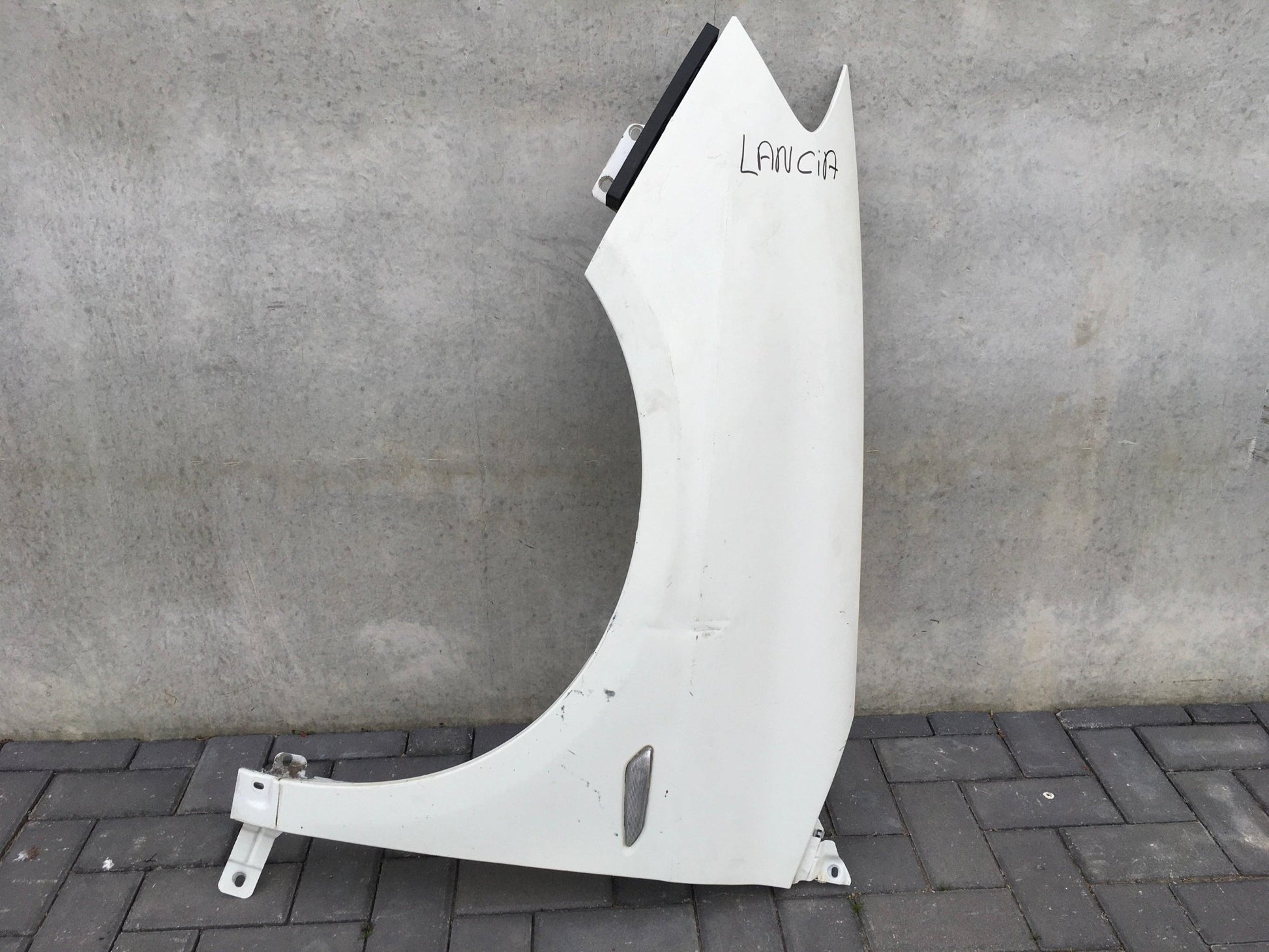 Aleta izquierda Lancia Delta 181 - 51808575 _