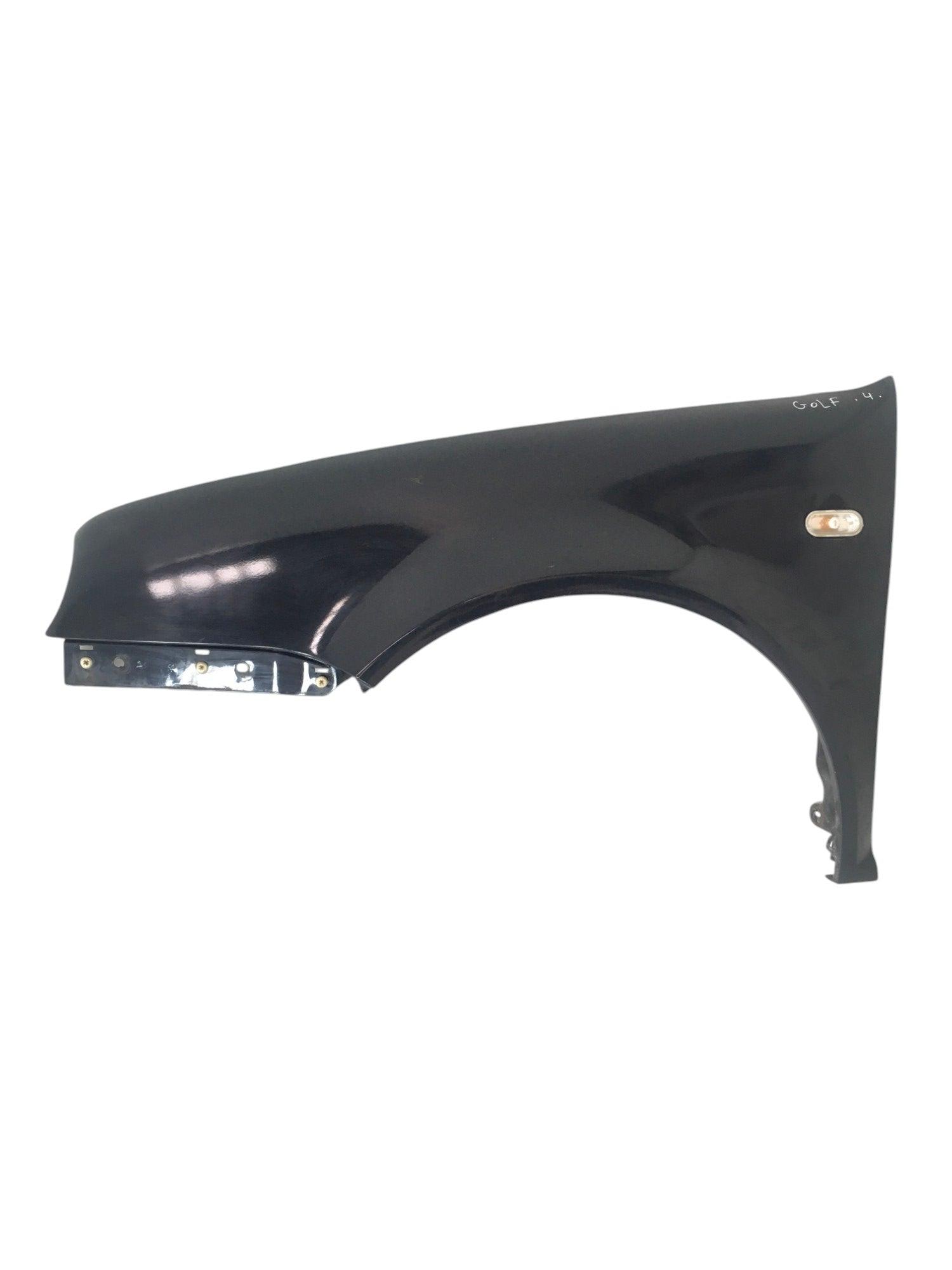 Aleta izquierda VW Golf IV 1J - 1J0821021