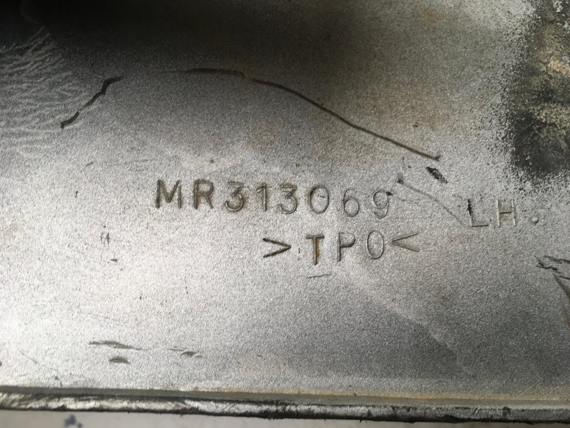 Aleta paso rueda del izq Mitsubishi Pajero II - MR313069