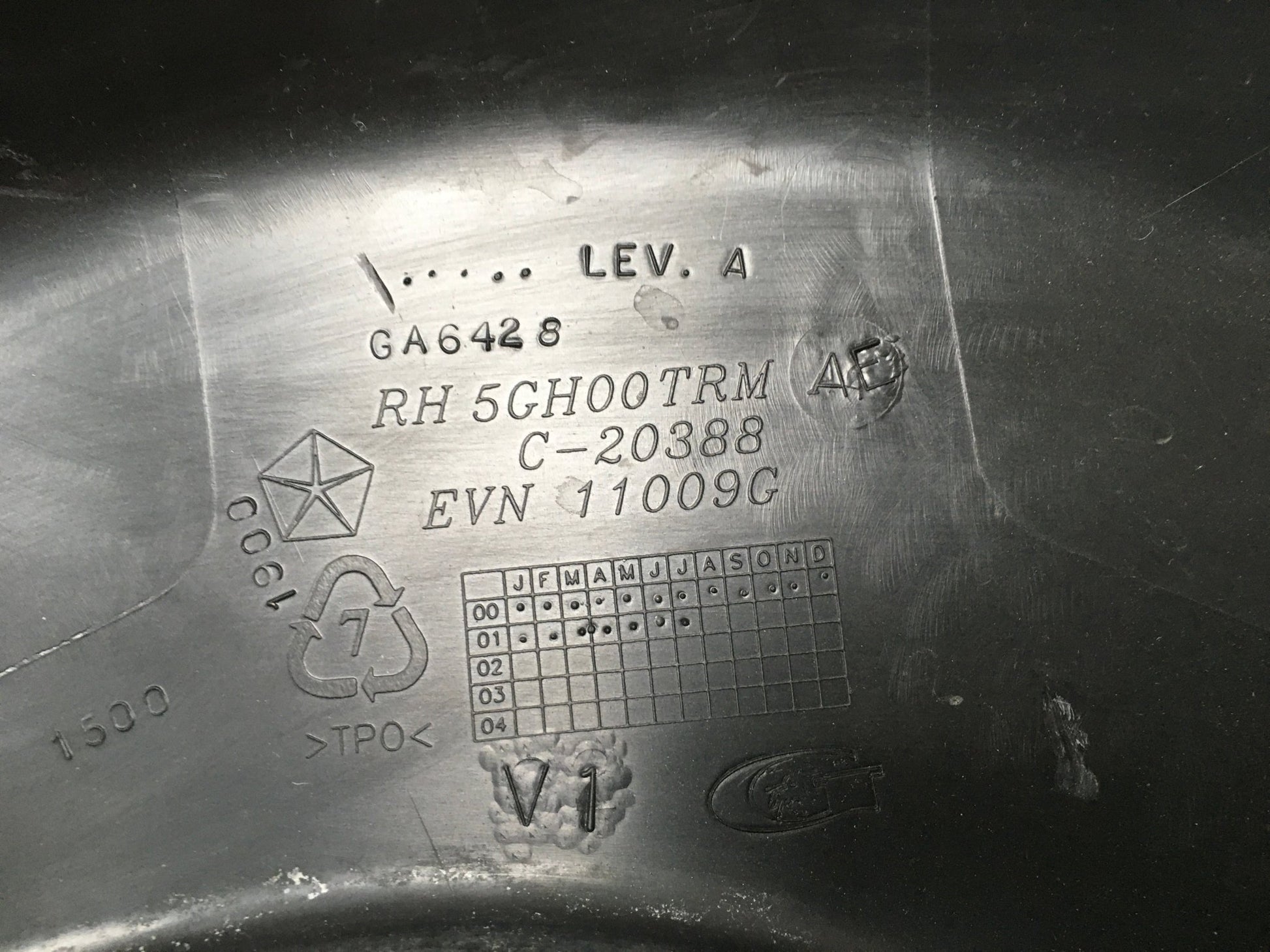 Aletin del dcho Jeep Cherokee KJ - 5GH00TRM