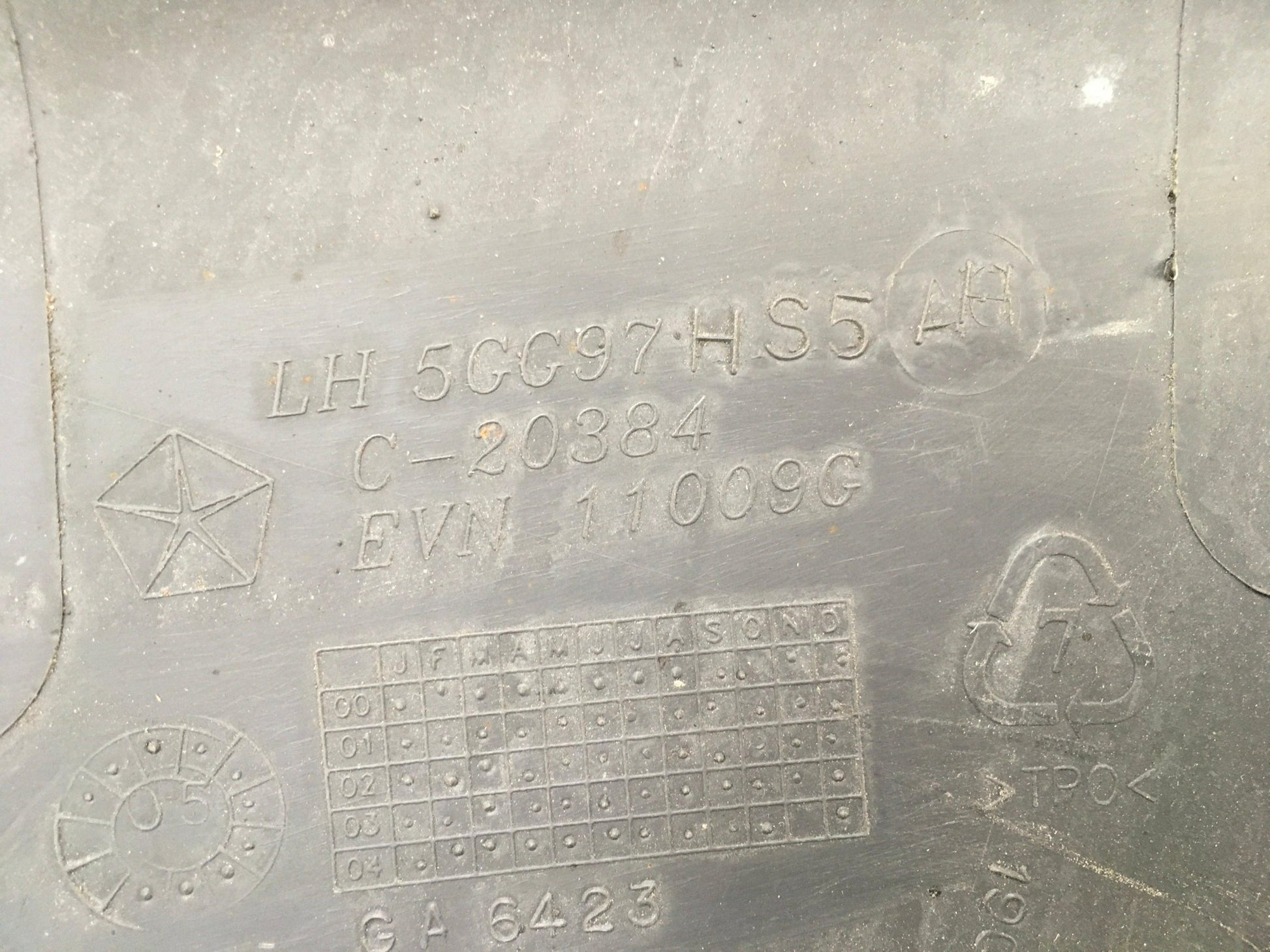 Aletin del izq Jeep Cherokee KJ - 5GG97HS5AH