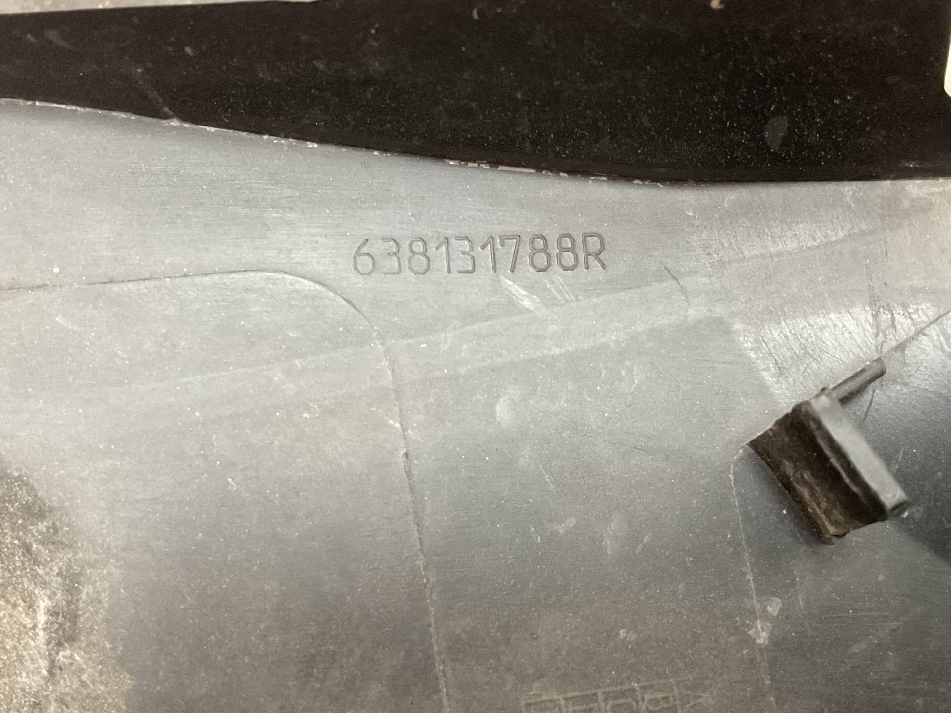 Aletin del izq Renault Captur 2013-2020 - 638131788R