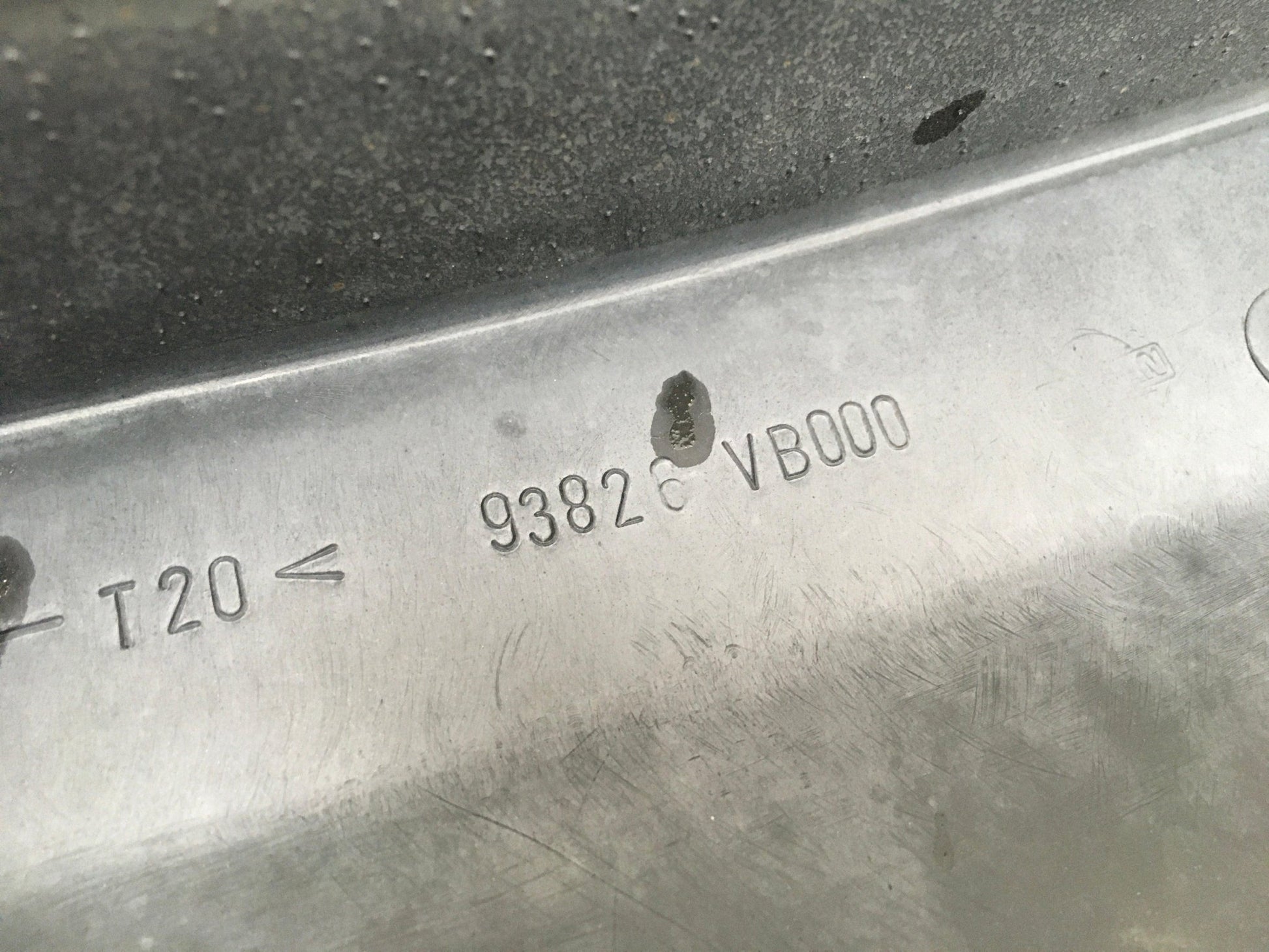 Aletin trasero derecho Nissan Patrol Y61 - 93826VB000