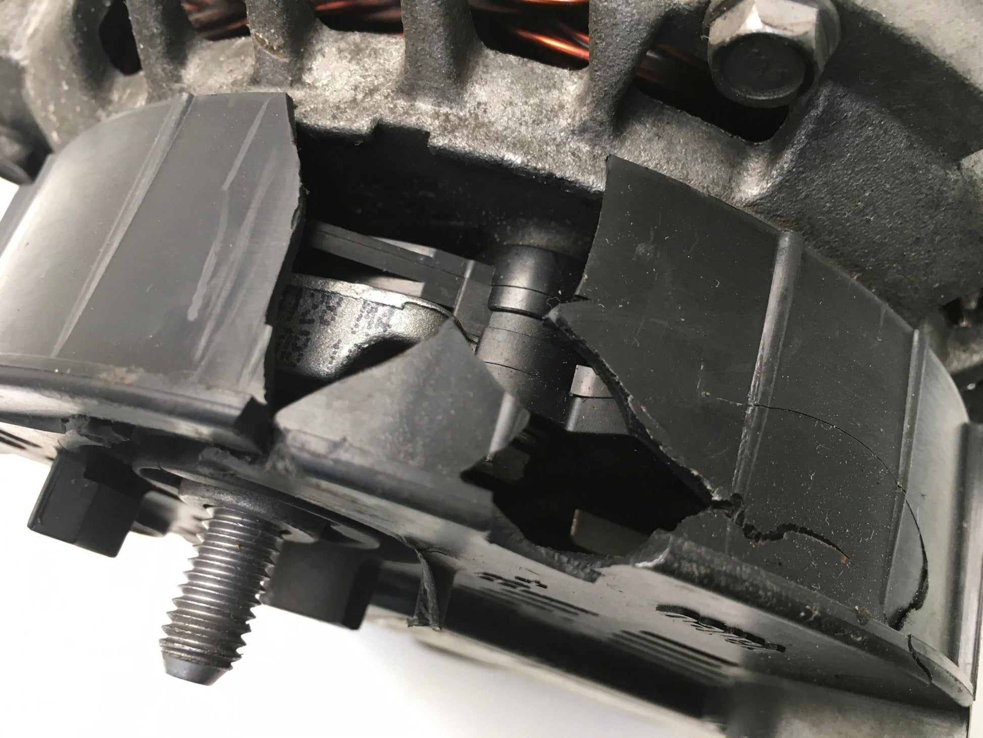 Alternador Renault Dacia 8200537415 - 8200537415