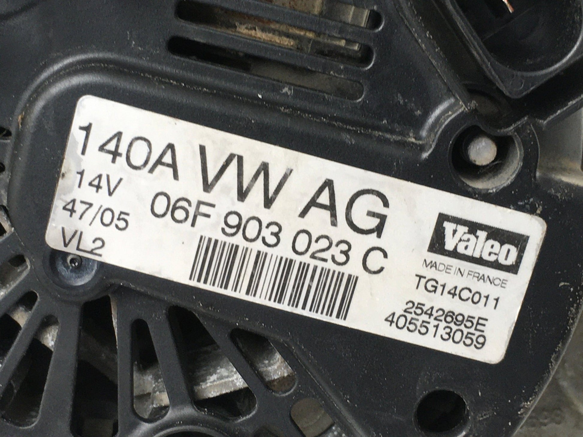 Alternador VAG 06F903023C - 06F903023C