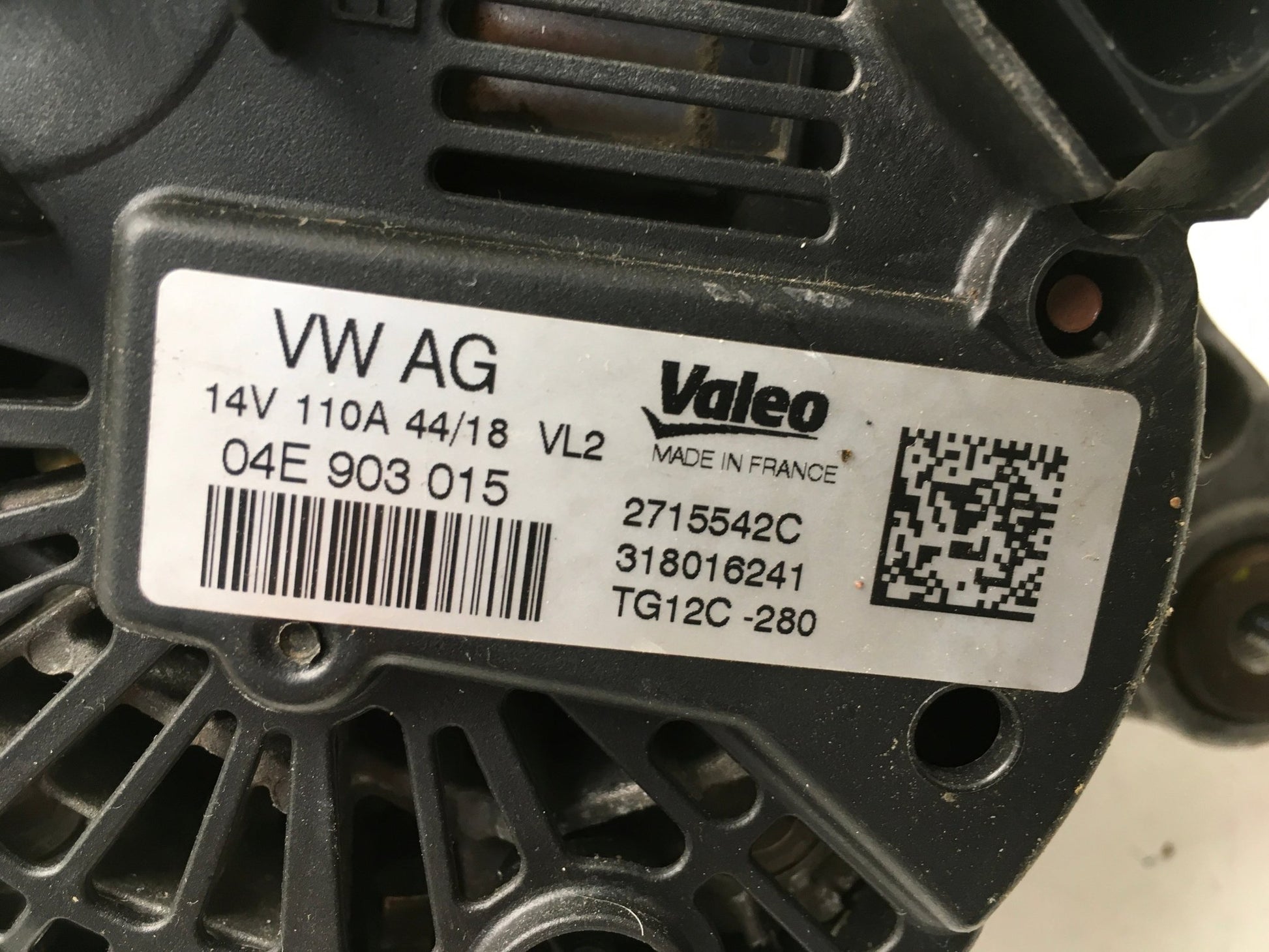 Alternador VW 04E903015 - 04E903015