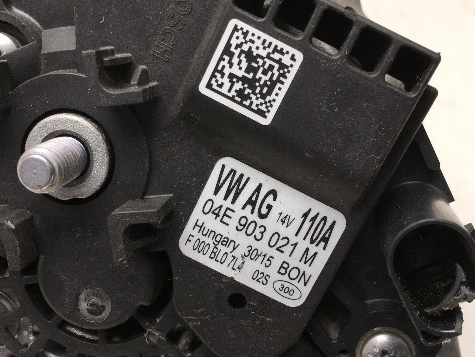 Alternador VW 04E903021M - 04E903021M _