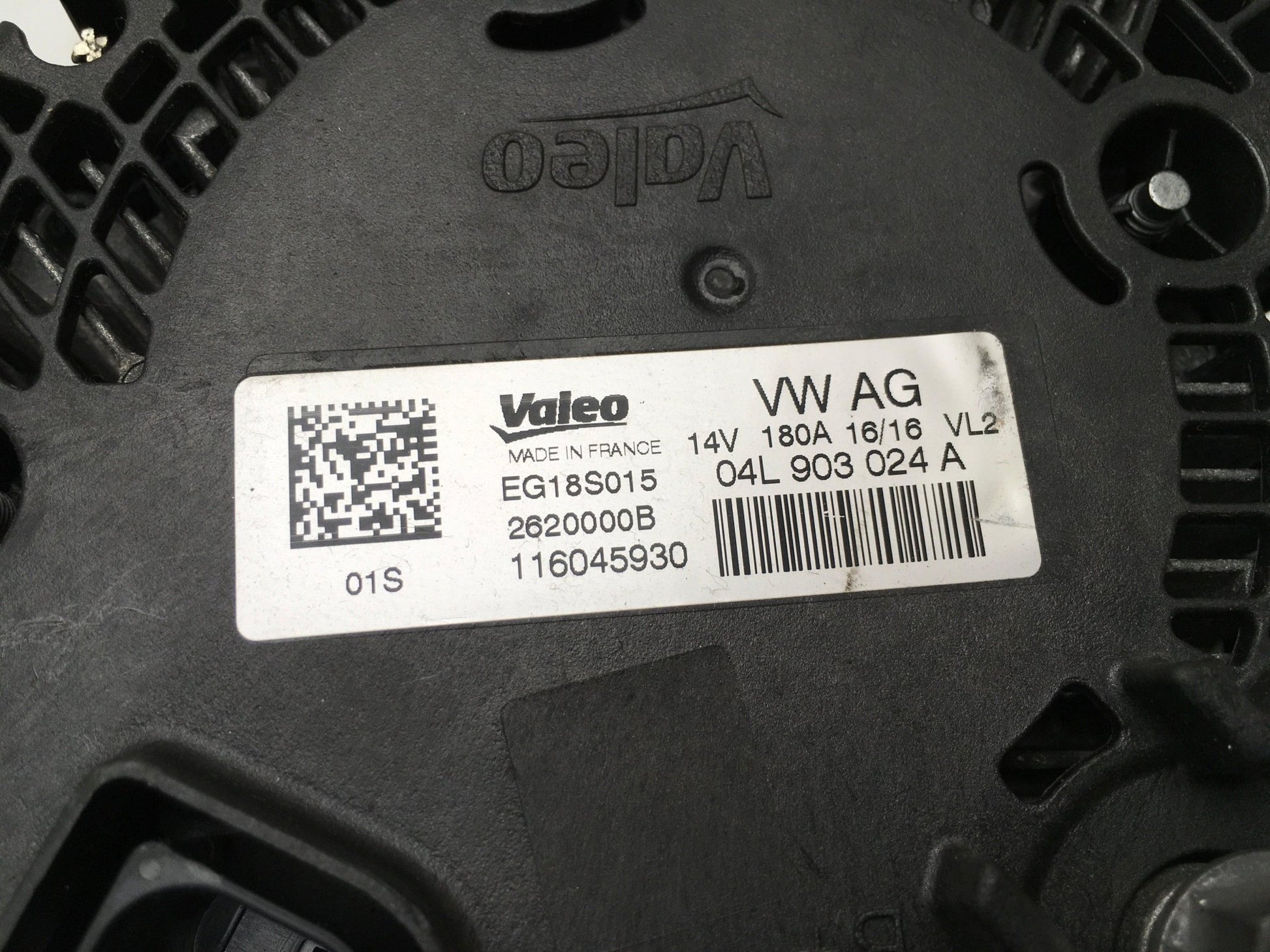 Alternador VW 04L903024A - 04L903024A