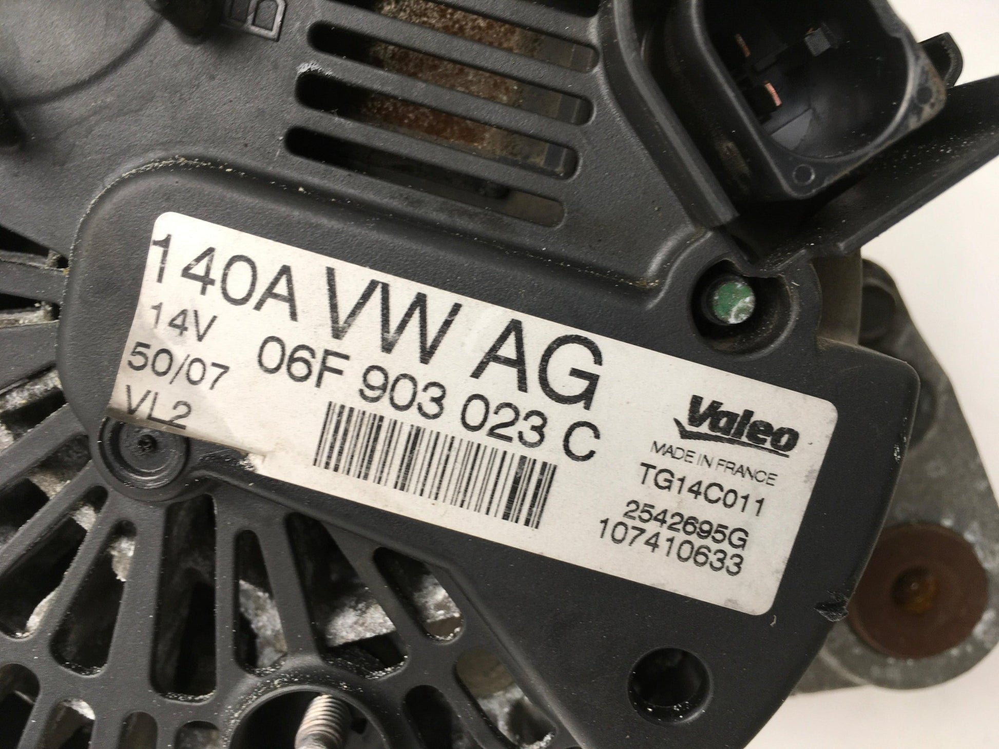 Alternador VW 06F903023C - 06F903023C_