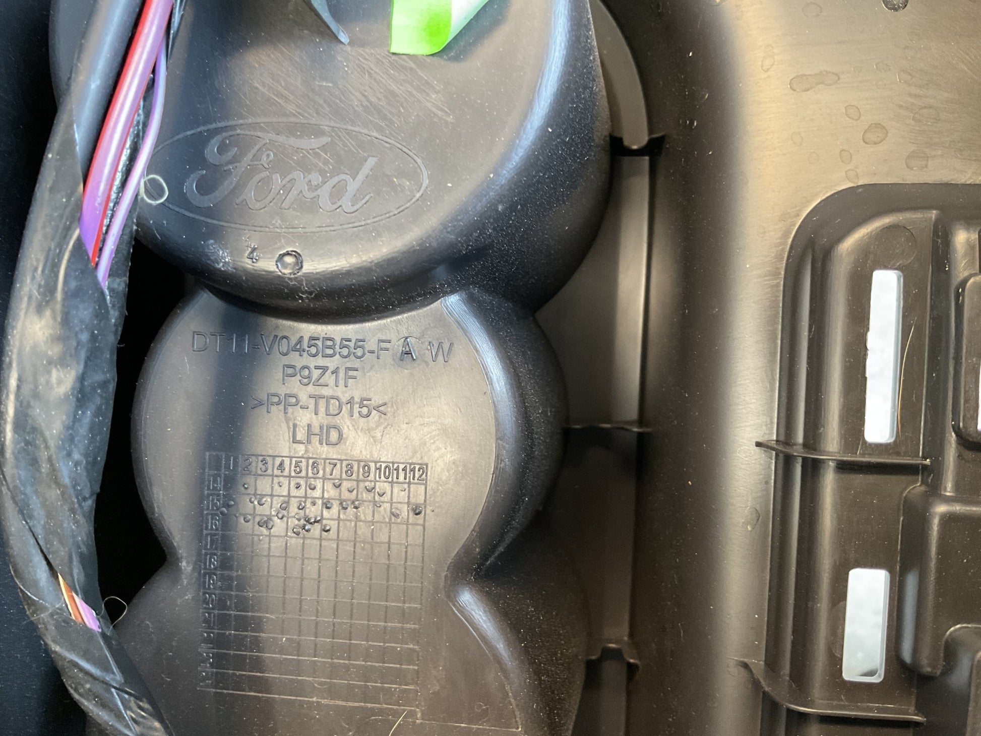 Apoyabrazos Ford Transit Connect 13-15 - DT11V045B55