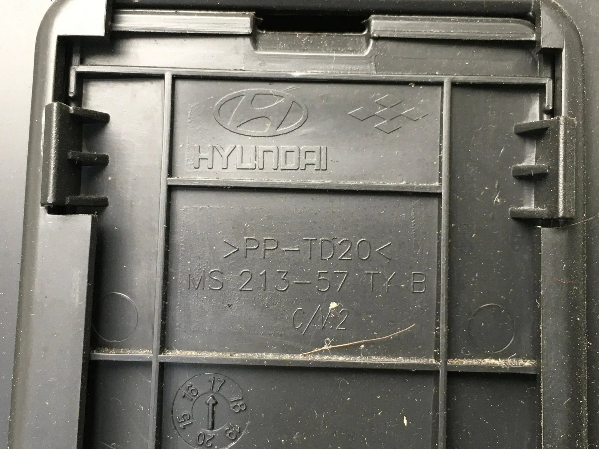 Apoyabrazos Hyundai 84690D7200