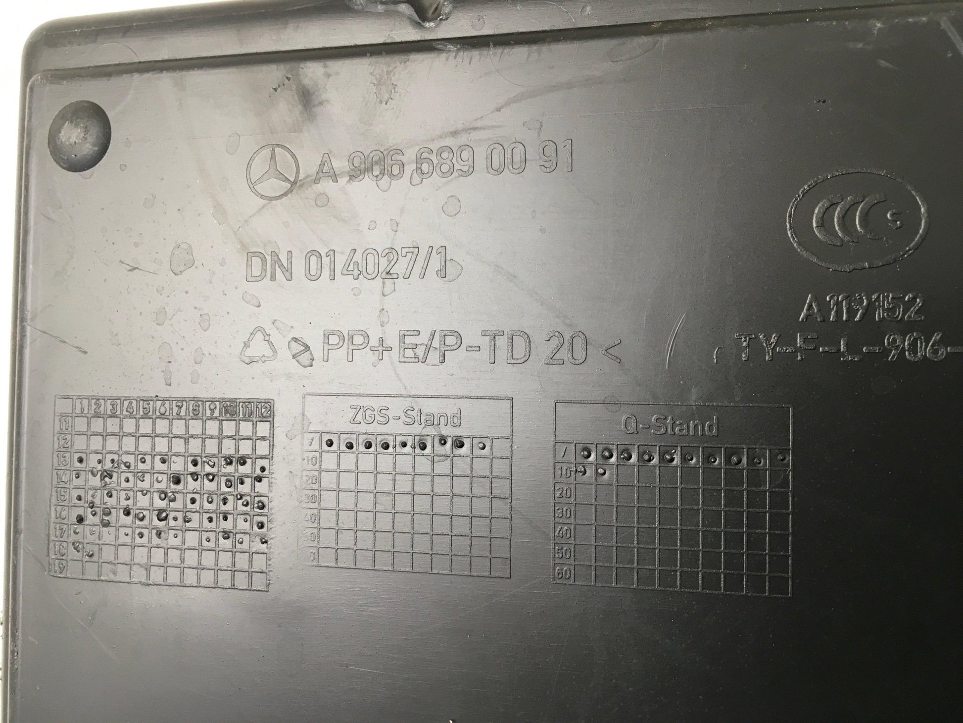Bandeja almacenamiento Mercedes W906/ VW Crafter 1 - A9066890091