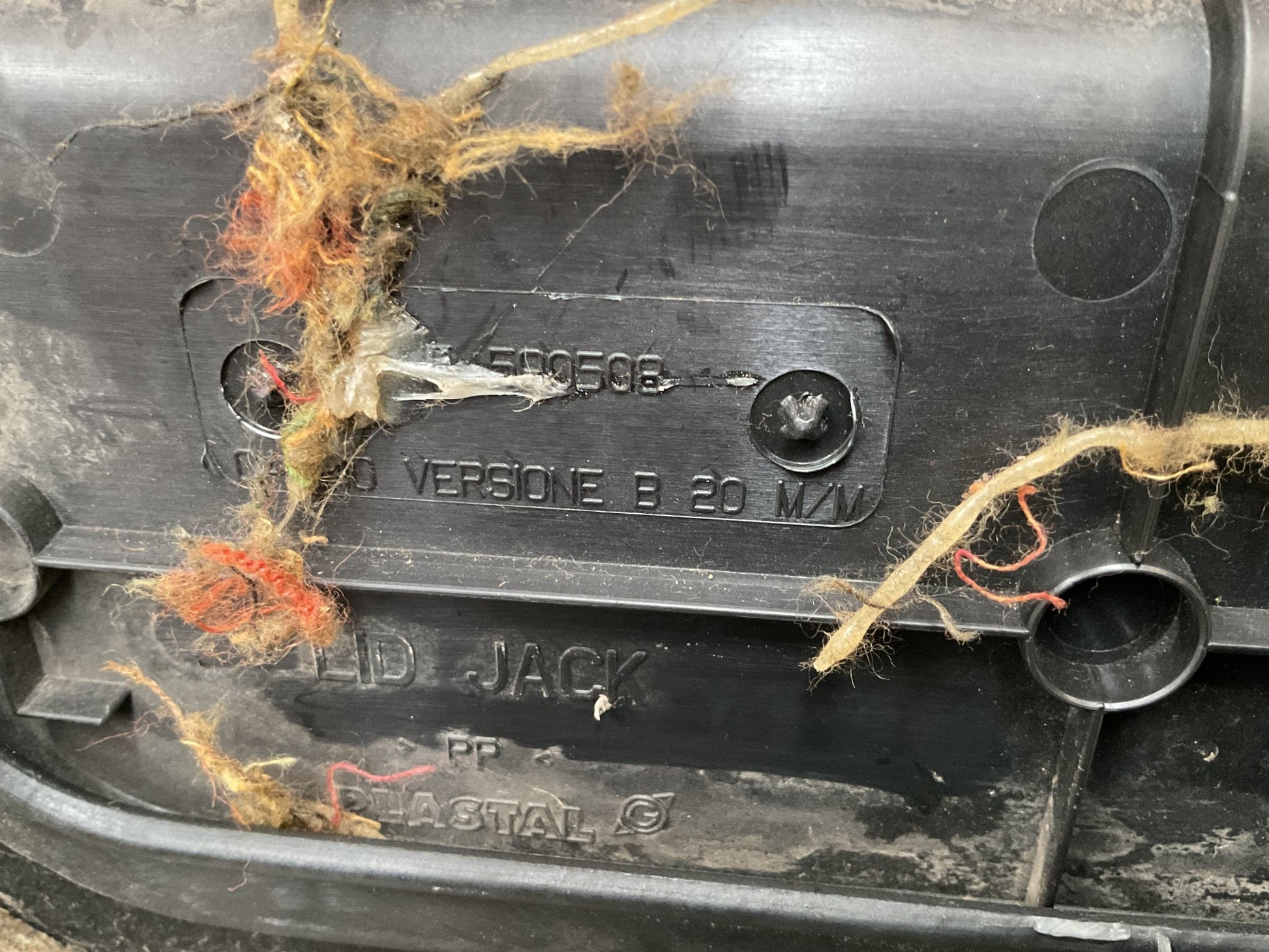 Bandeja Maletero Mitsubishi Pajero Pinin - MR590508 _