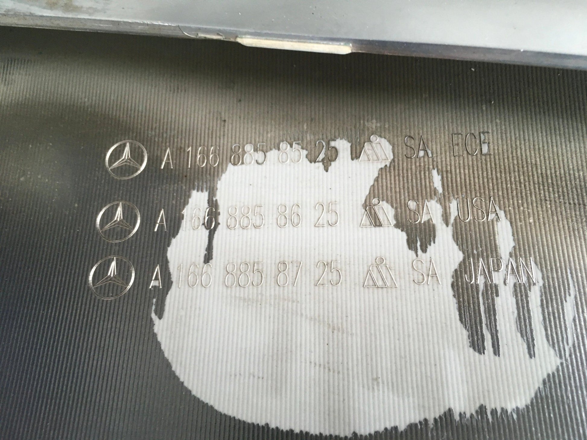 Bandeja paragolpes delantero Mercedes M W166 - A1668858525