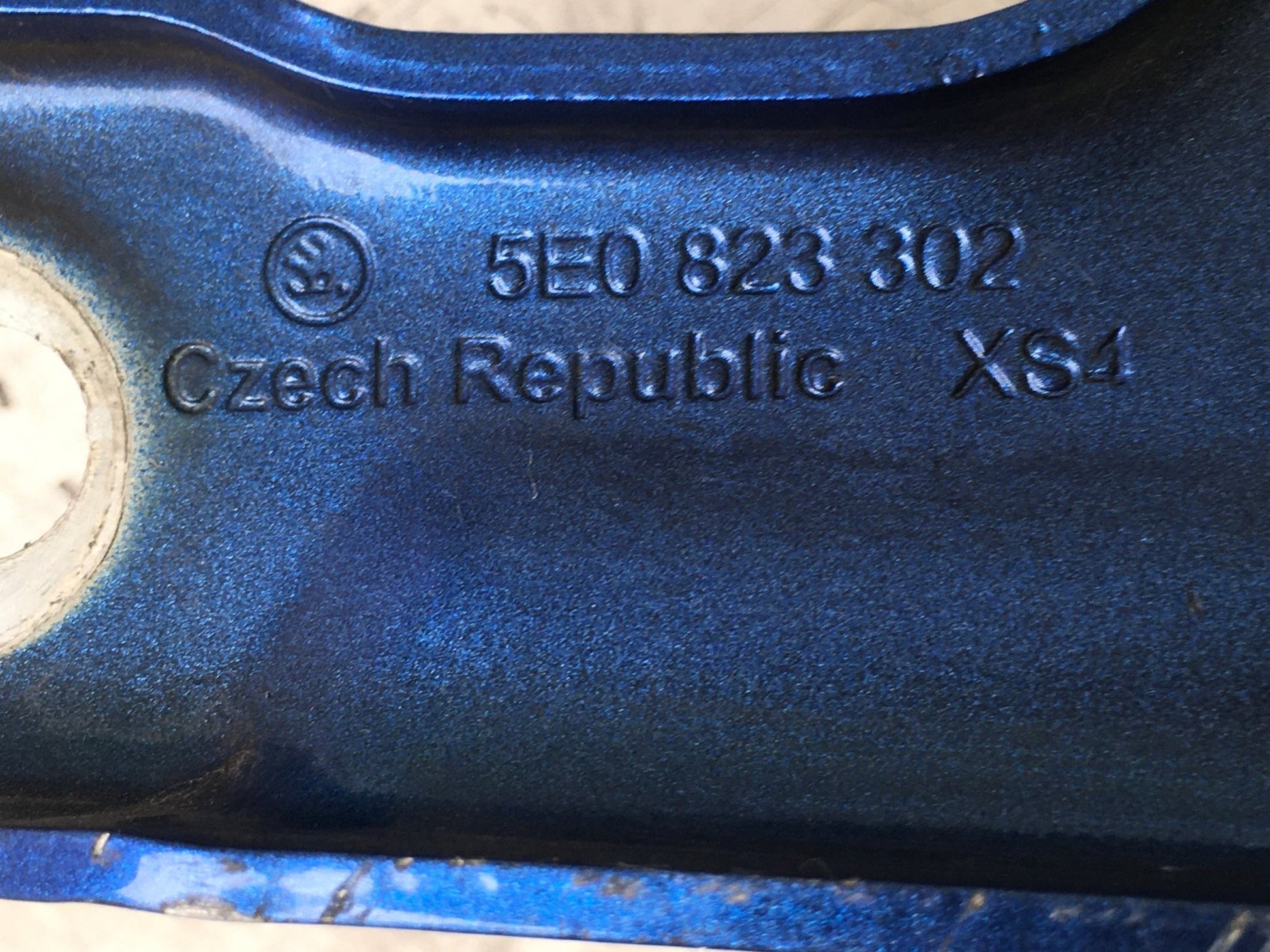 Bisagra dcha Capo Skoda Octavia III 5E - 5E0823302