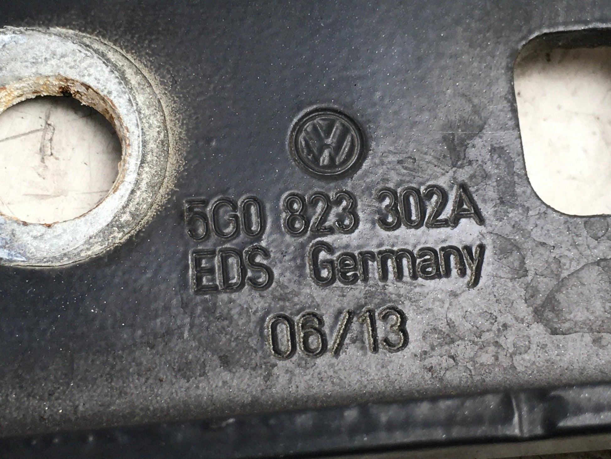 Bisagra dcha VW Golf VII - 5G0823302A