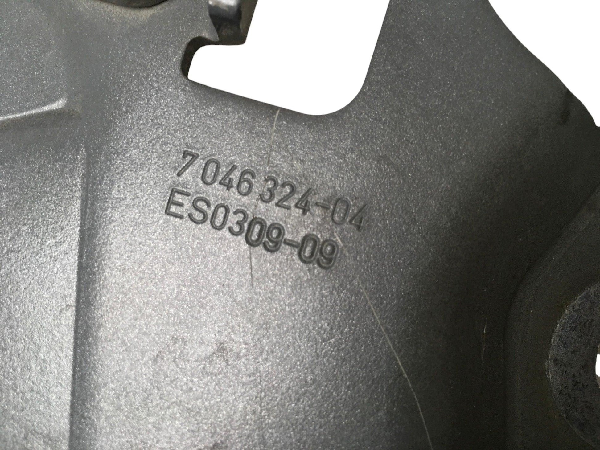 Bisagra derecha capo BMW F07 GT - 7046324