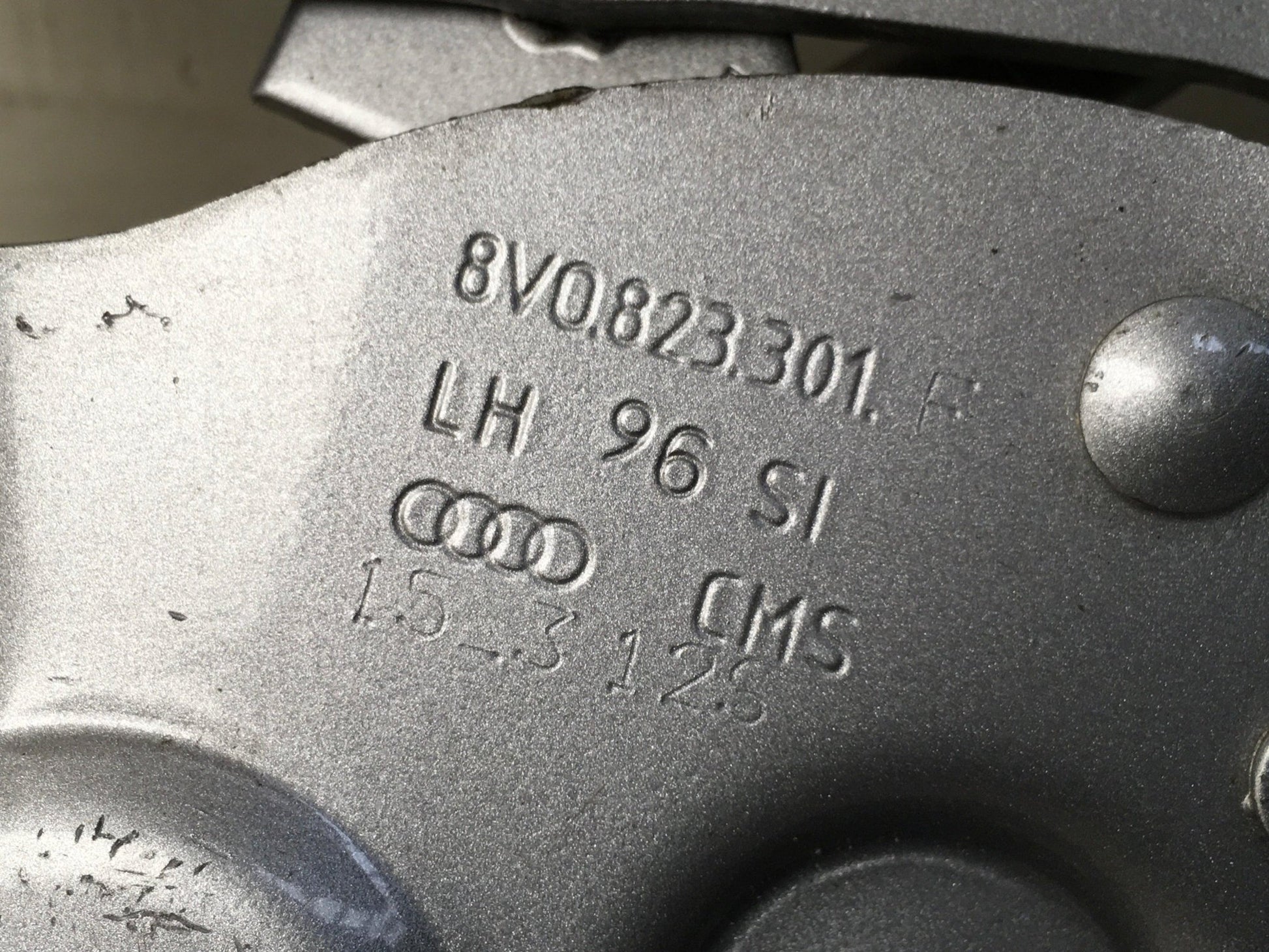 Bisagra izq Capot Audi A3 8V - 8V0823301F