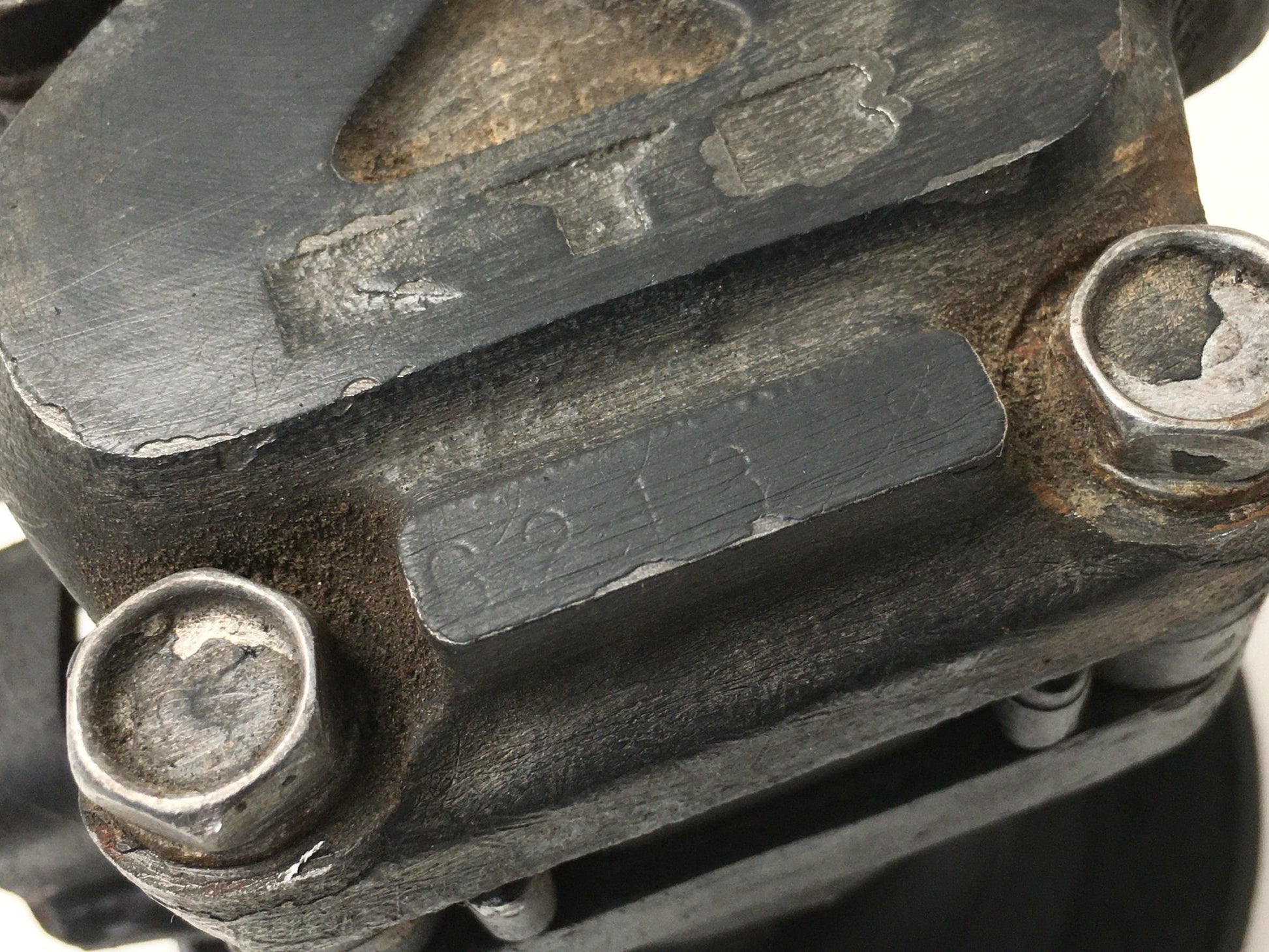 Bomba direccion Mitsubishi Delica - MB501281