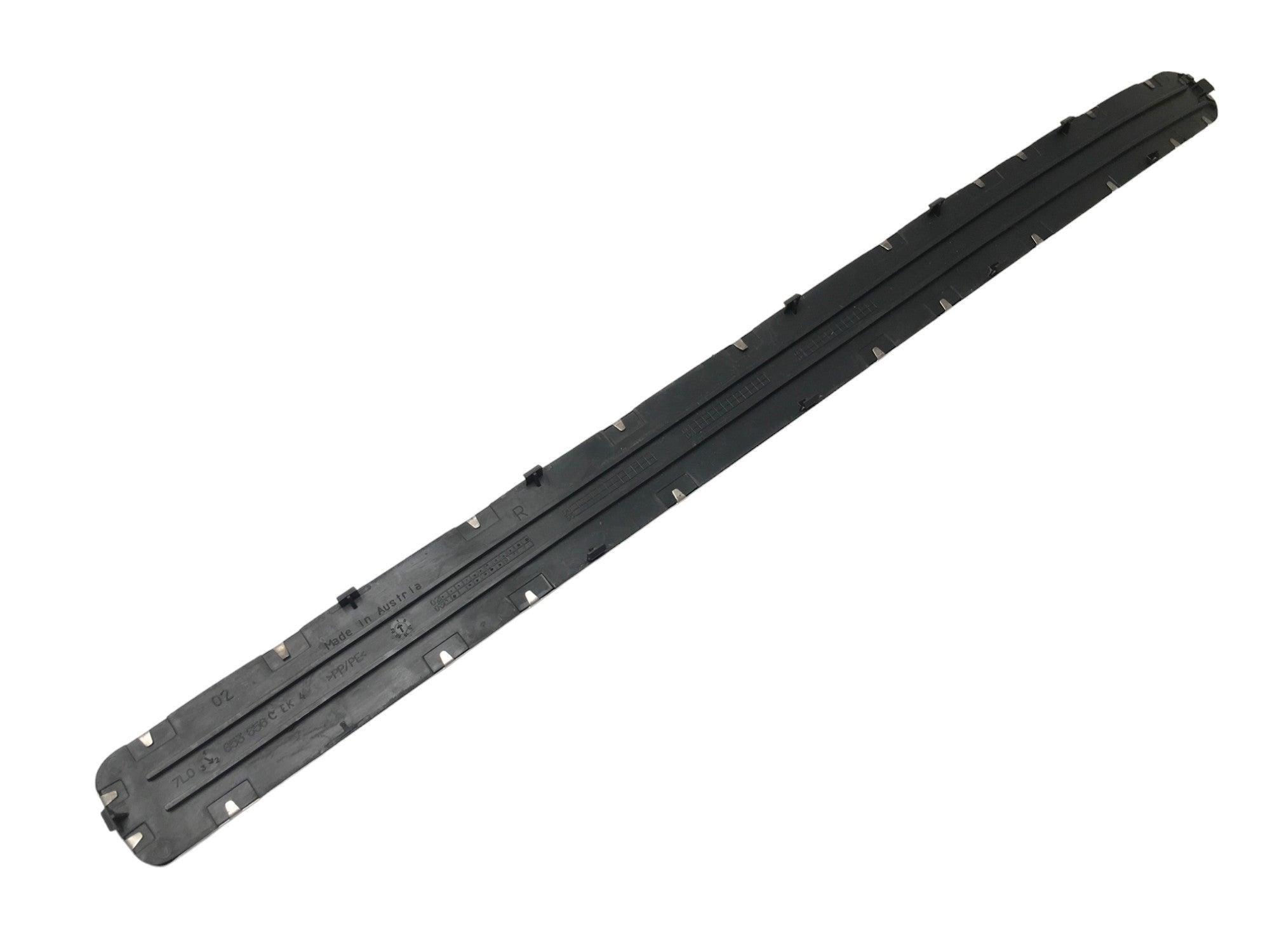 Borde del dcho Porsche Cayenne 955 - 7L0853656C