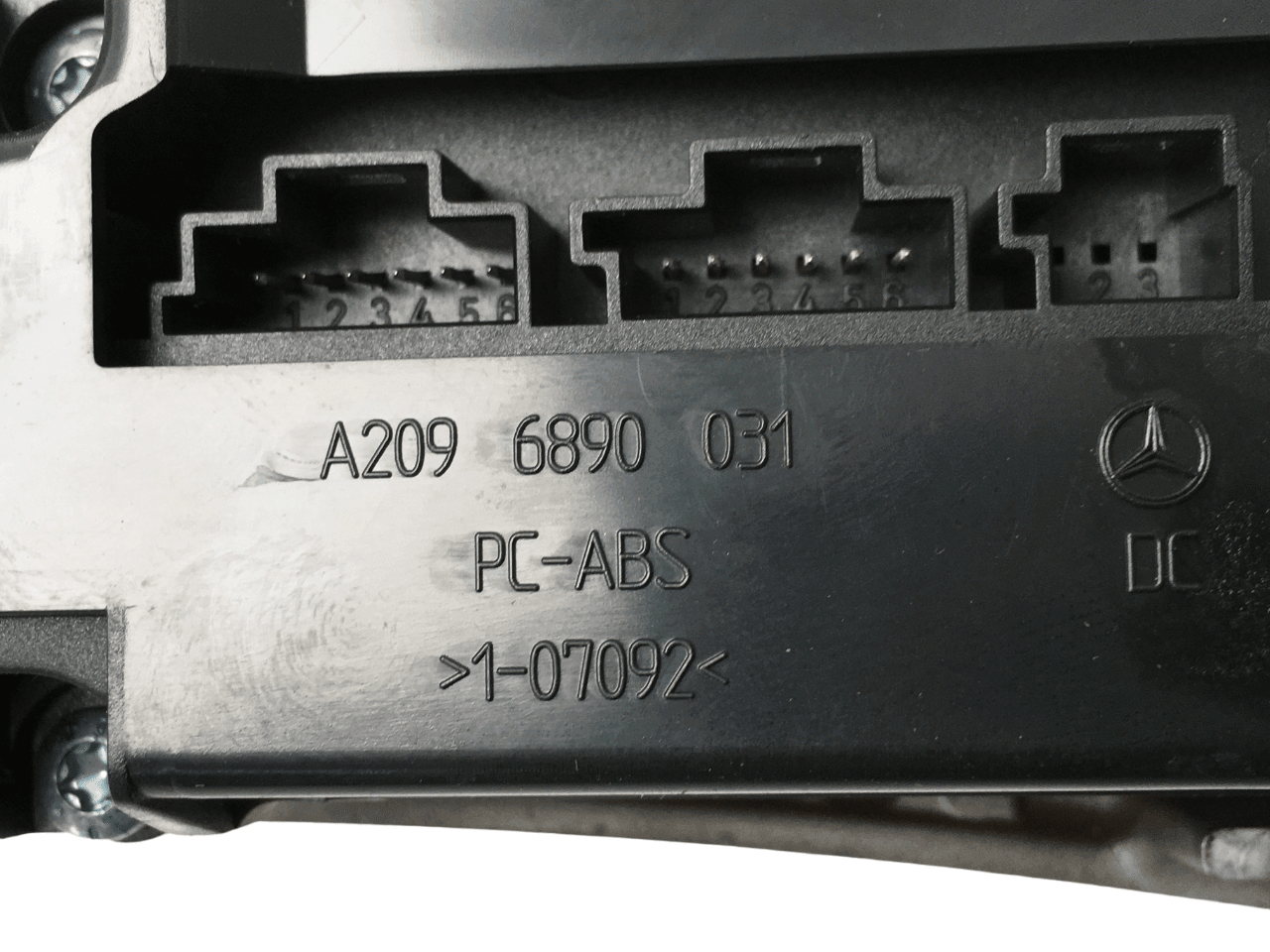 Botonera central Mercedes CLK W209 - A2096890031