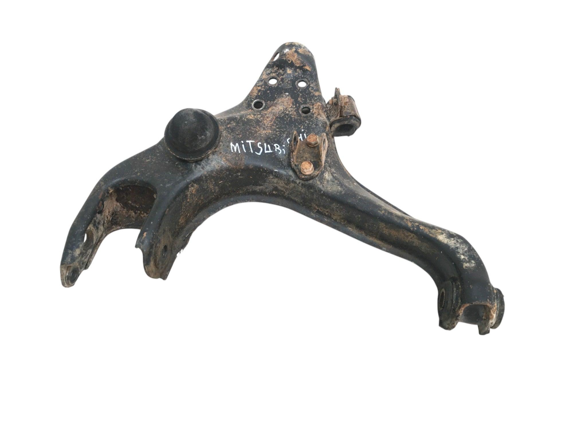Brazo del izq Inferior Mitsubishi Montero V20 - MN150411