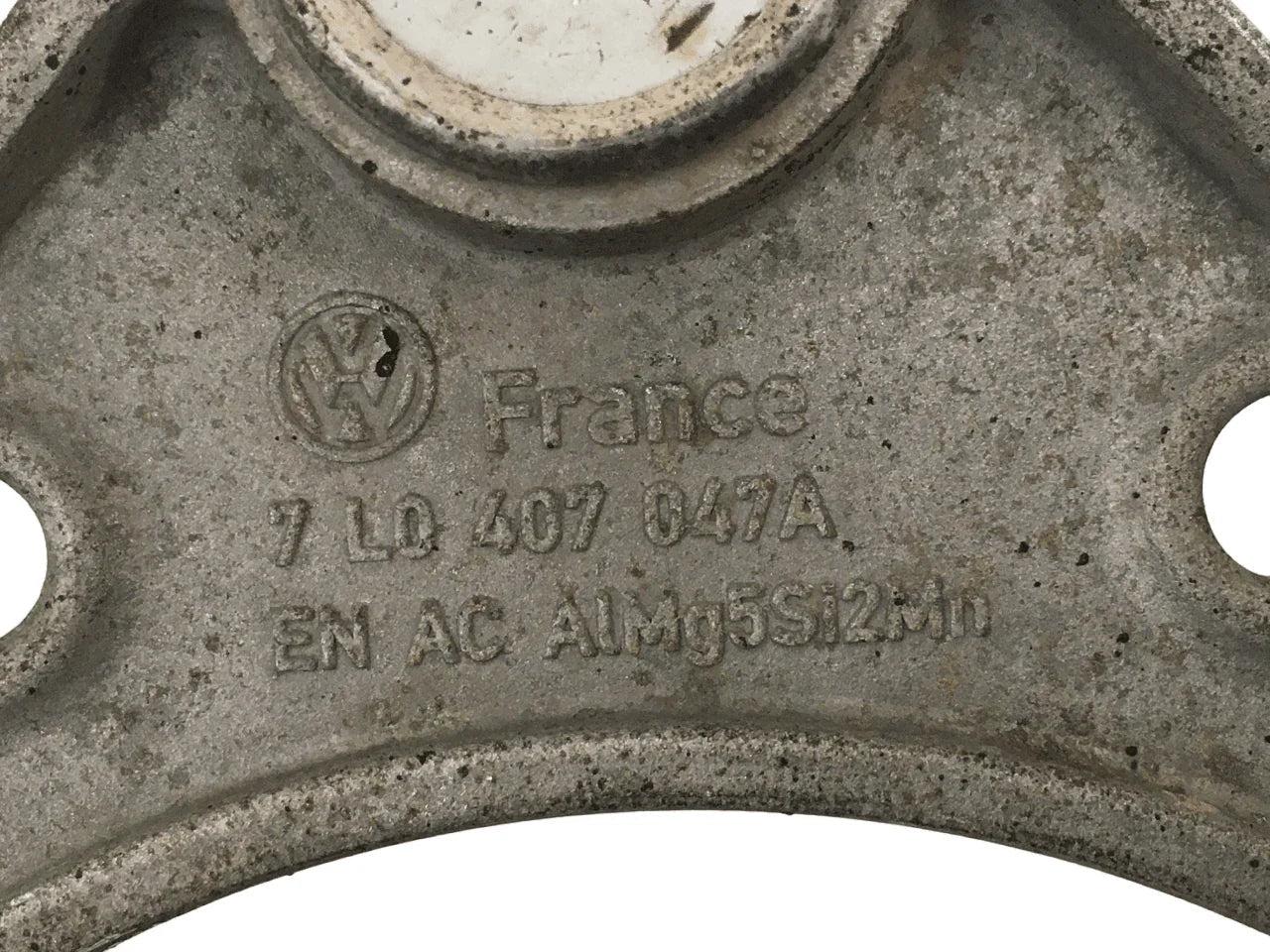 Brazo suspensión VW 7L0407047A