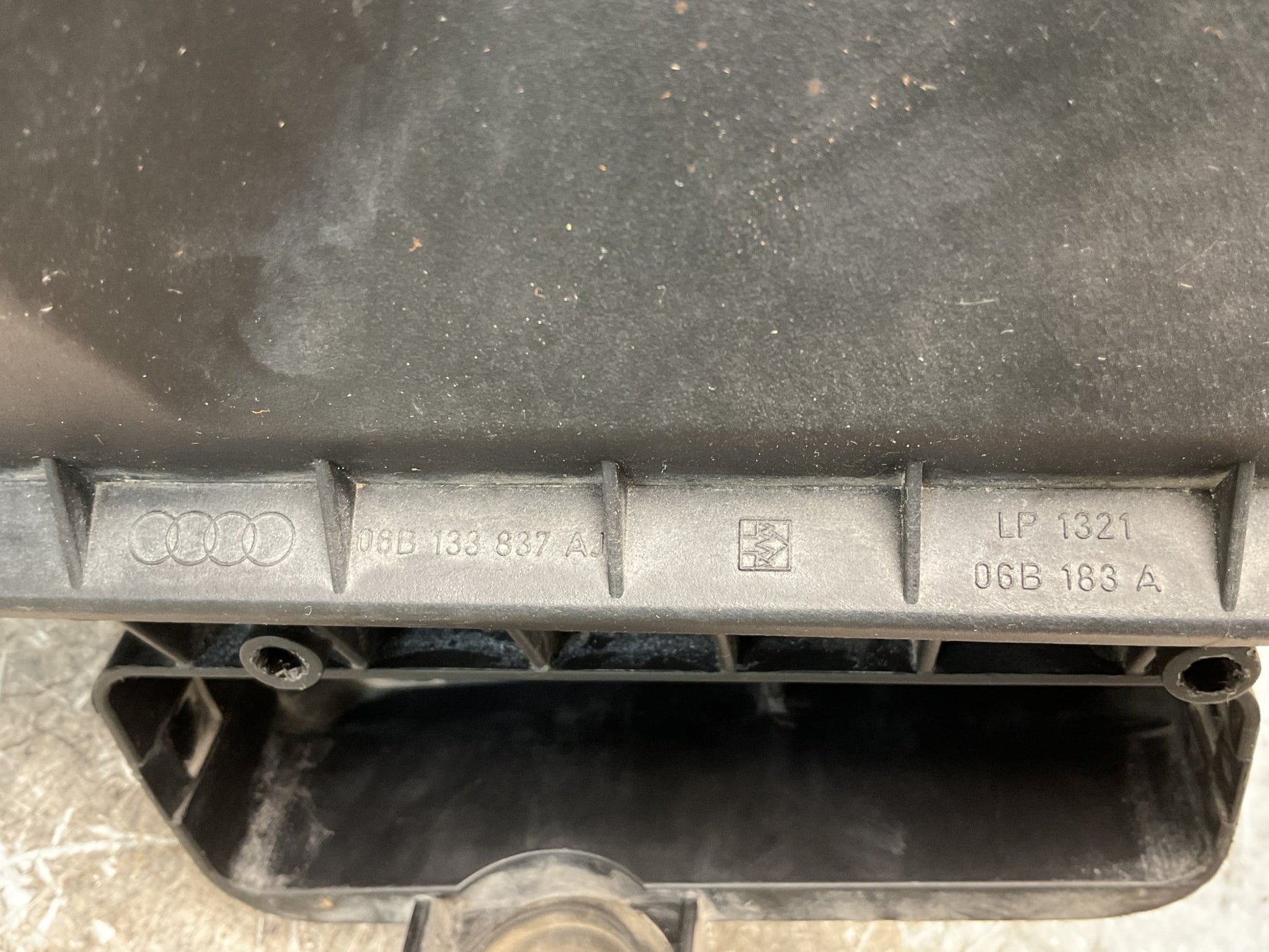 Caja Filtro Aire Audi 06B133837AJ - 06B133837AJ