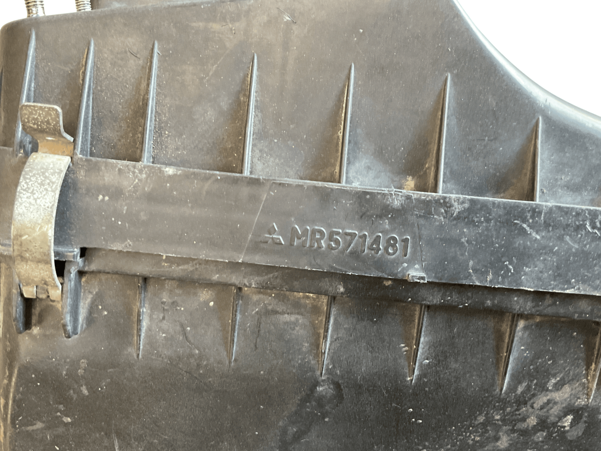Caja filtro Aire Mitsubishi Pajero 98-07 - MR571481