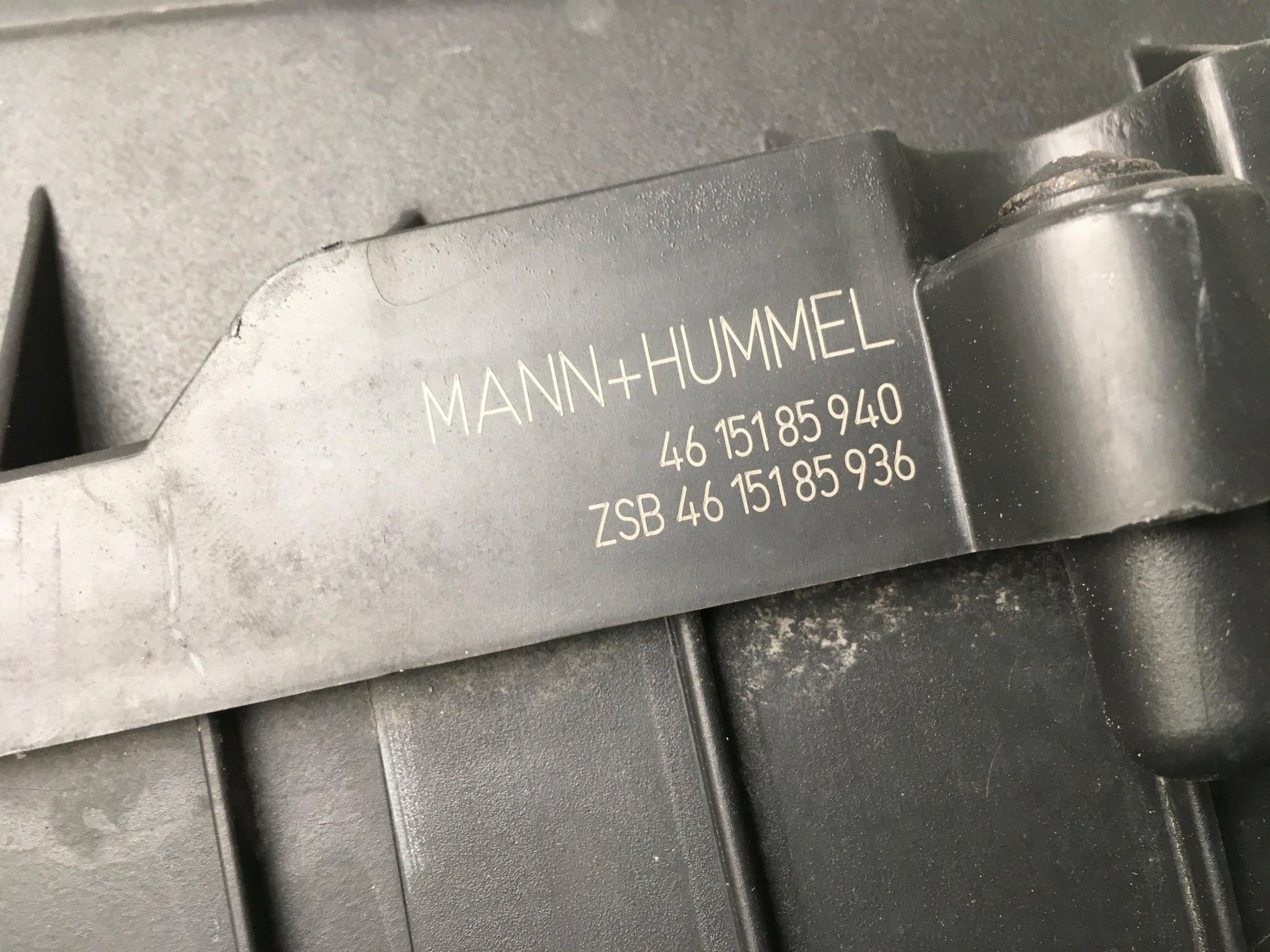 Caja filtro aire VW 3C0129607AD - 3C0129607AD