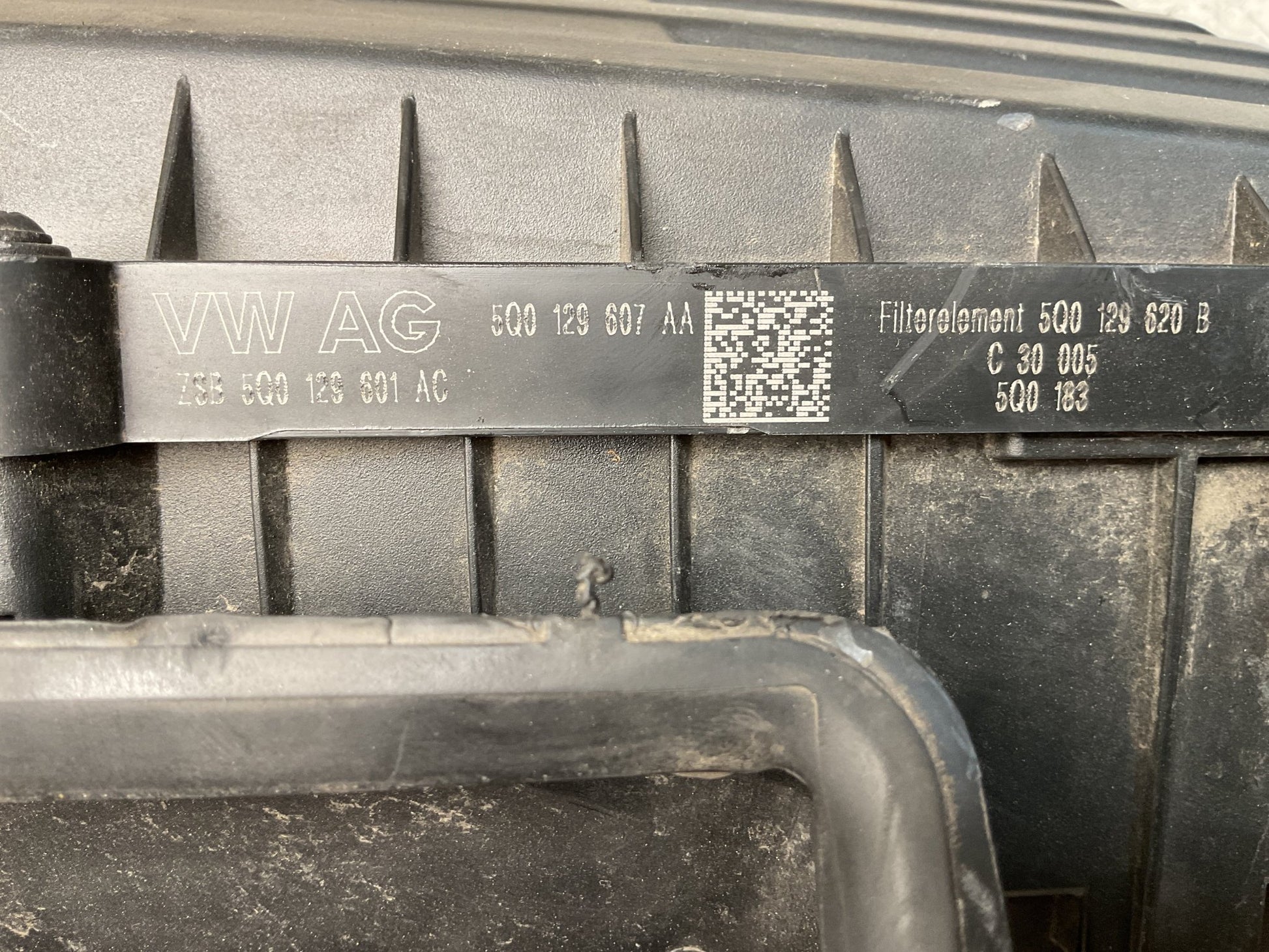 Caja filtro aire VW 5Q0129607AA - 5Q0129607AA